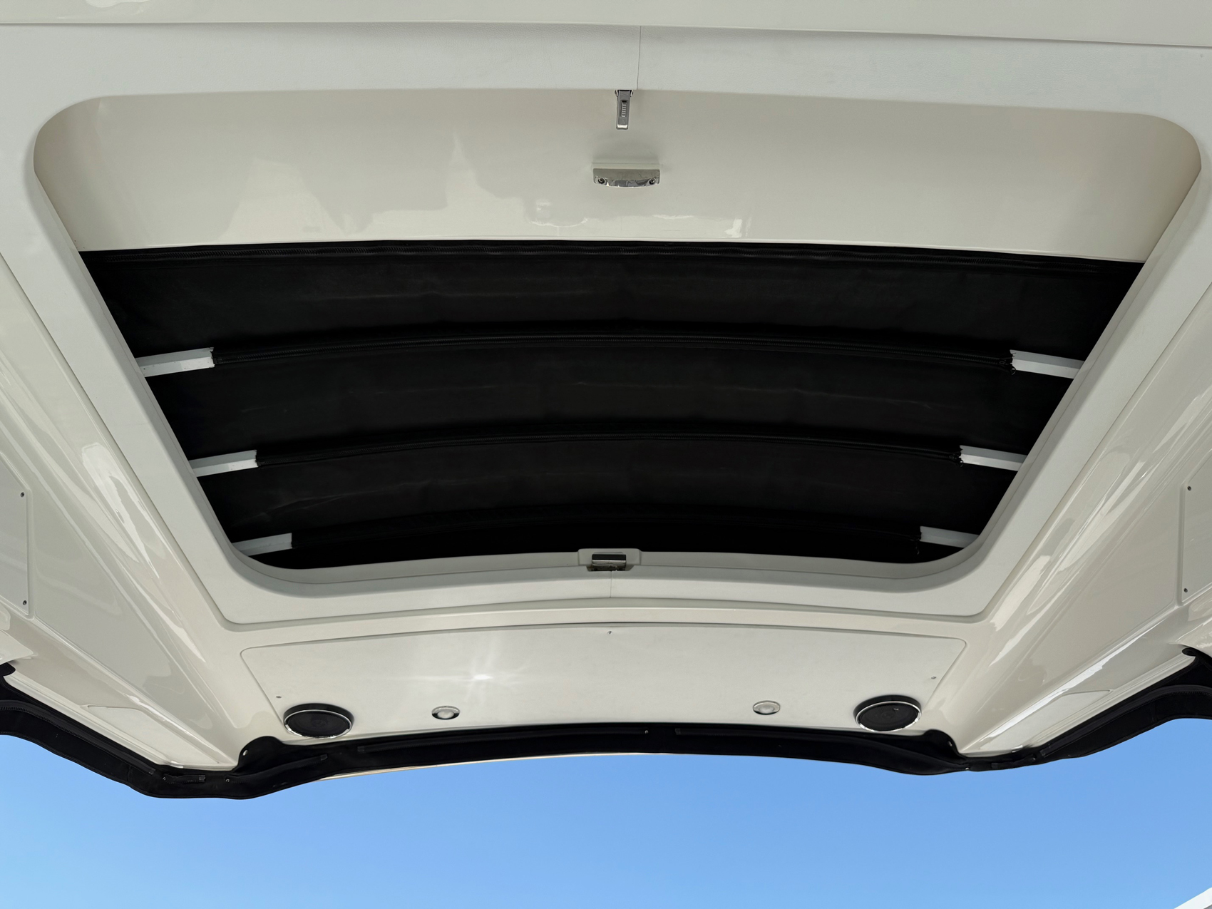 2018 35' Sea Ray "Sundancer 350 Axius" Yacht - Image 21