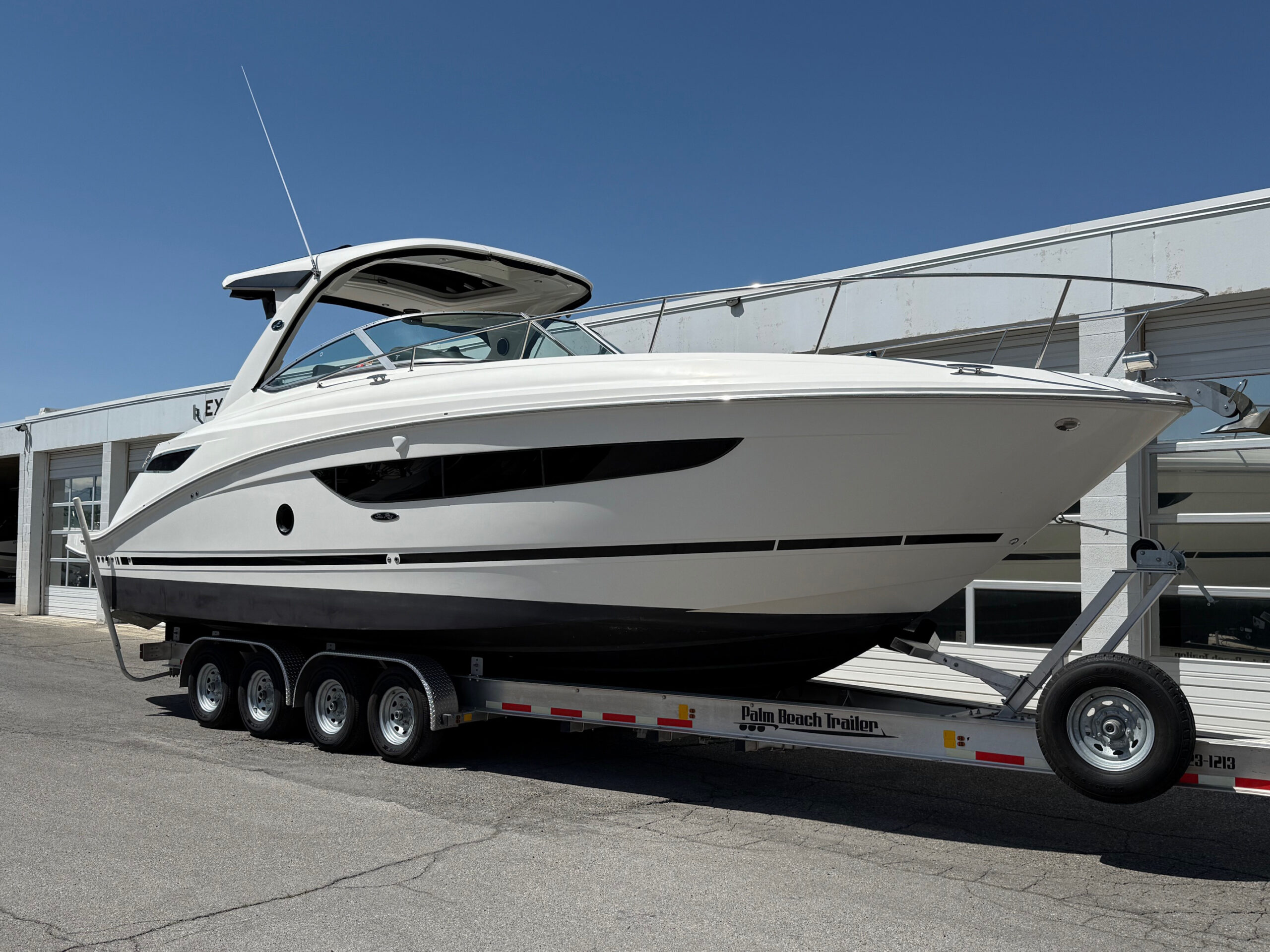 2018 35' Sea Ray "Sundancer 350 Axius" Yacht - Image 3