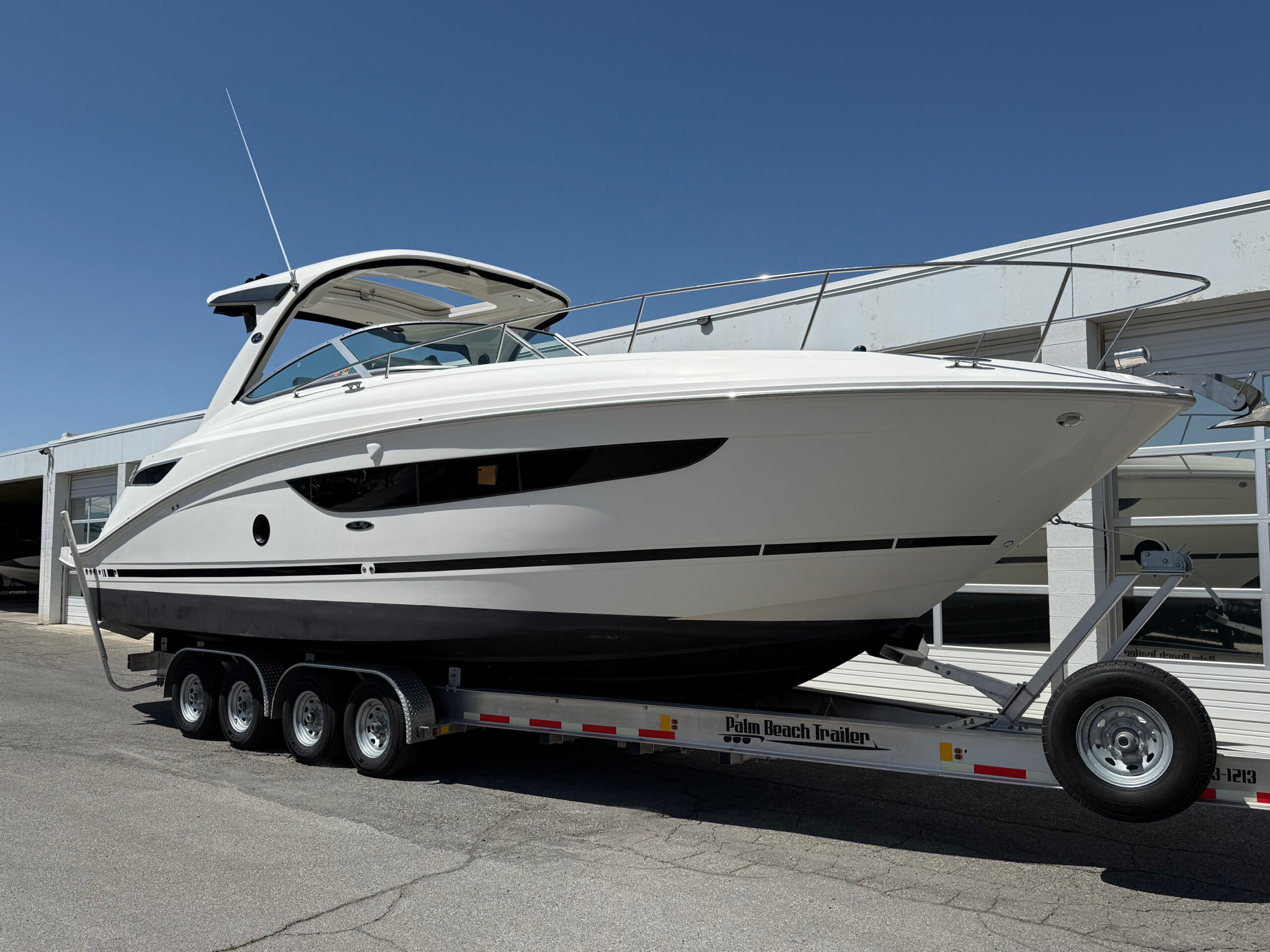2018 35' Sea Ray "Sundancer 350 Axius" Yacht - Image 4