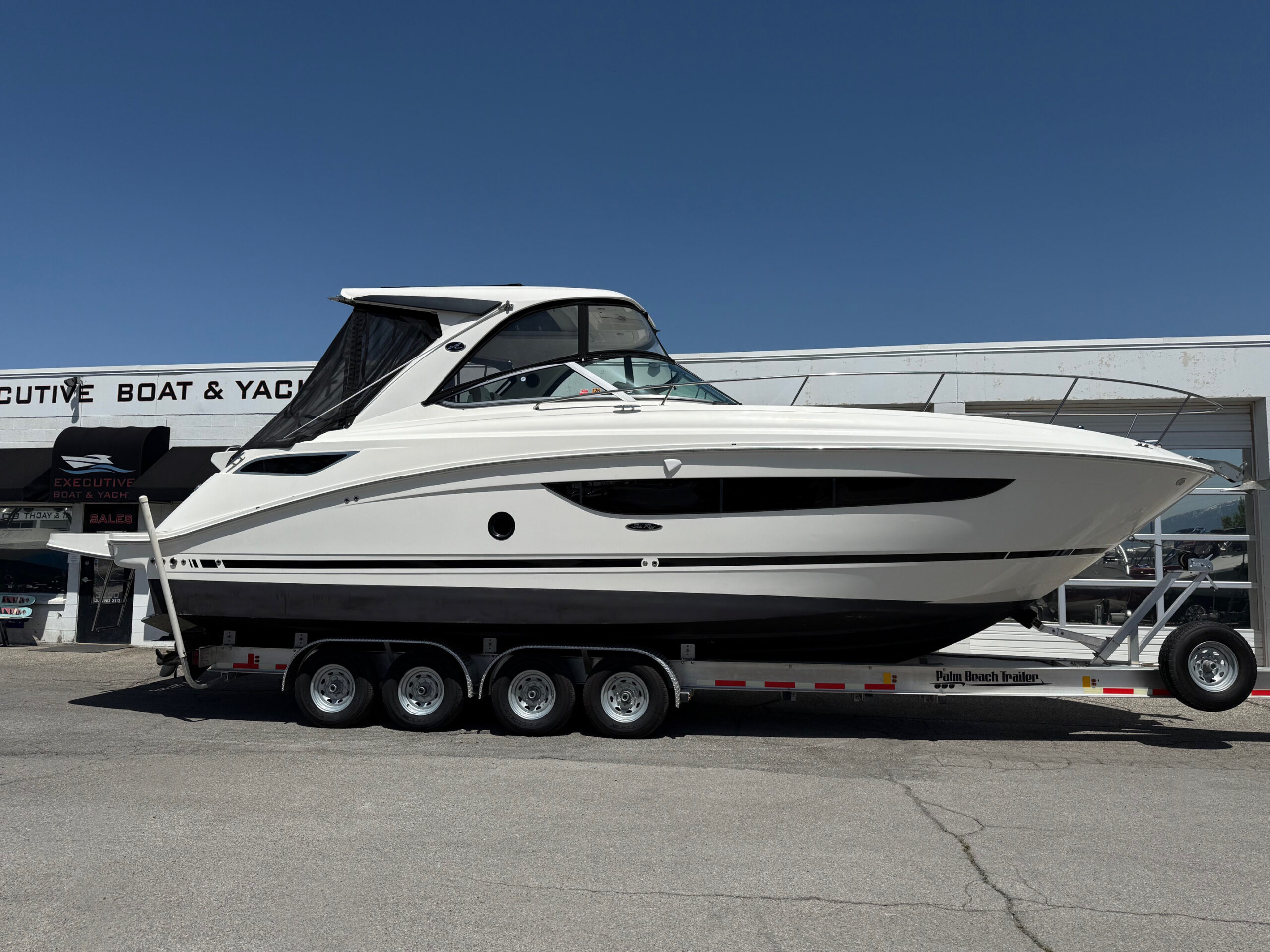 2018 35' Sea Ray "Sundancer 350 Axius" Yacht