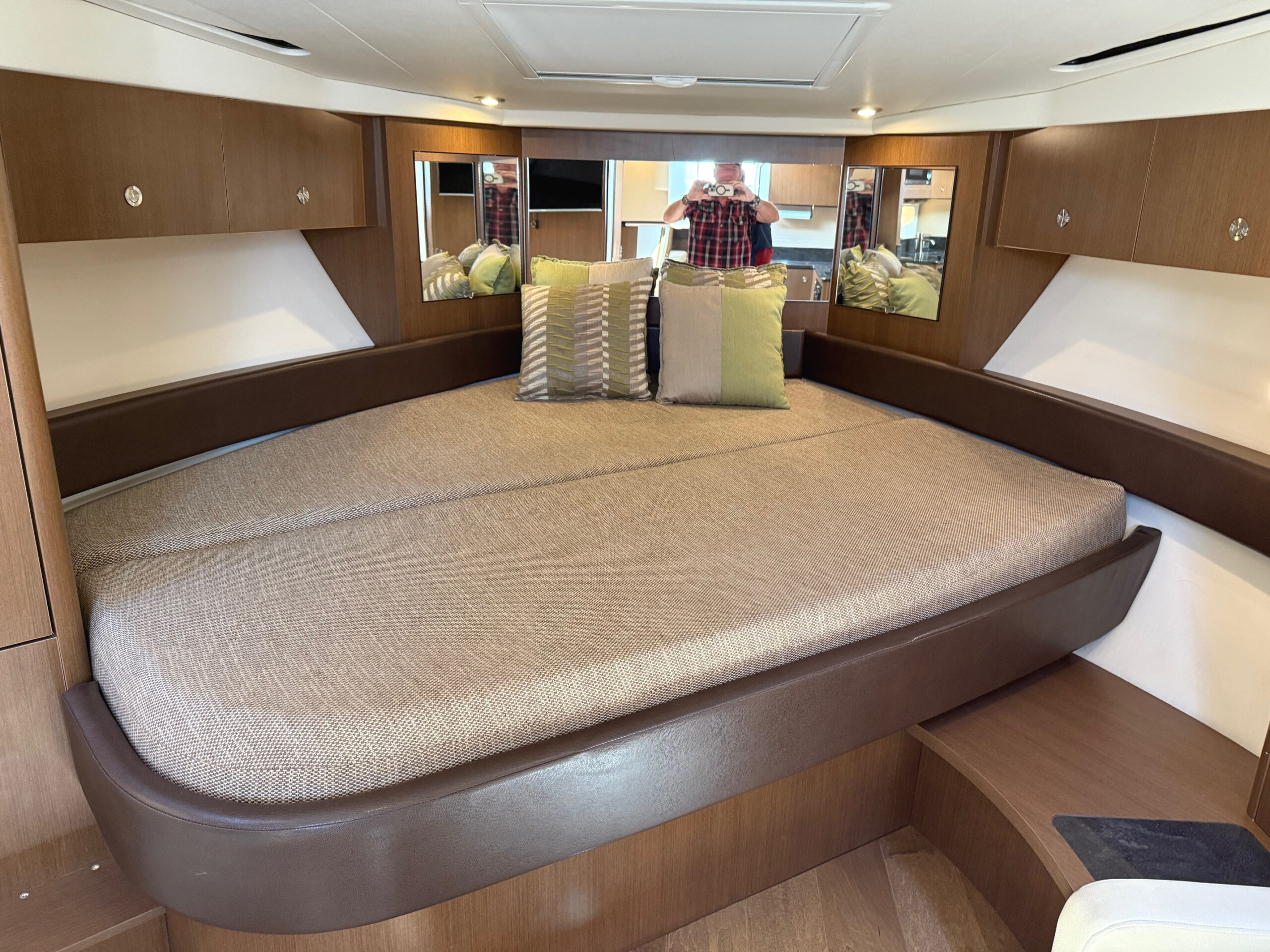 2018 35' Sea Ray "Sundancer 350 Axius" Yacht - Image 52