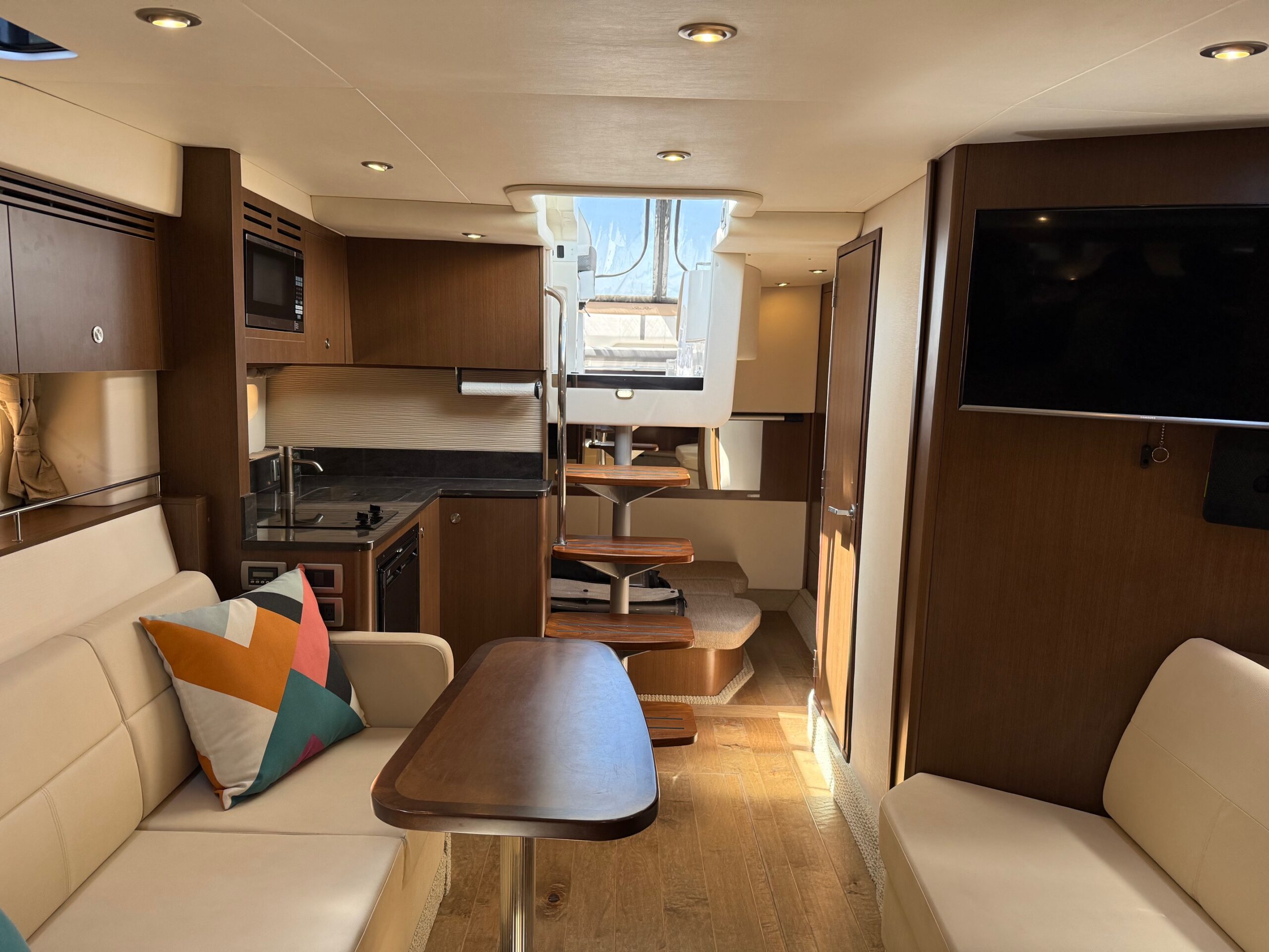 2018 35' Sea Ray "Sundancer 350 Axius" Yacht - Image 55