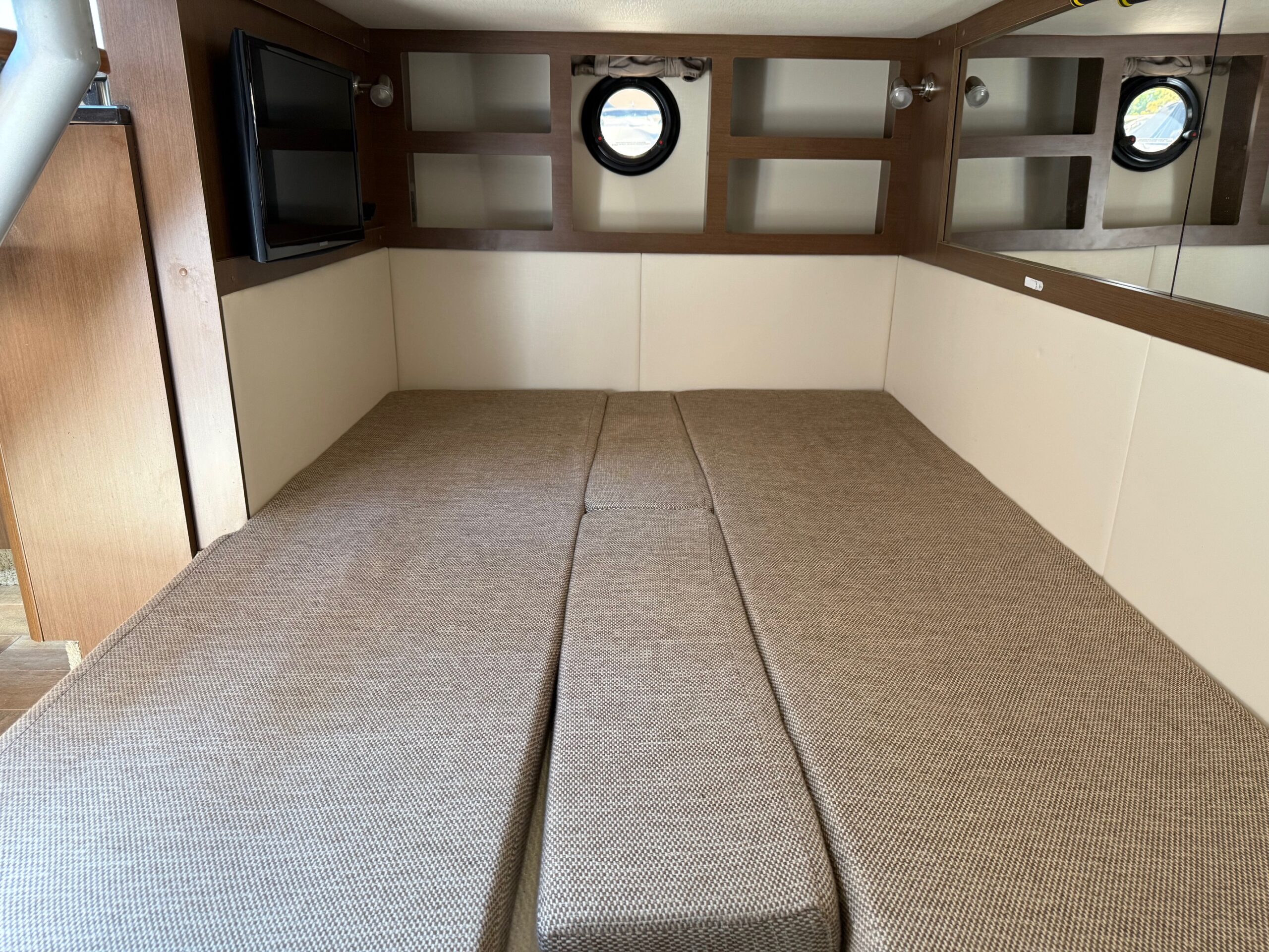 2018 35' Sea Ray "Sundancer 350 Axius" Yacht - Image 60