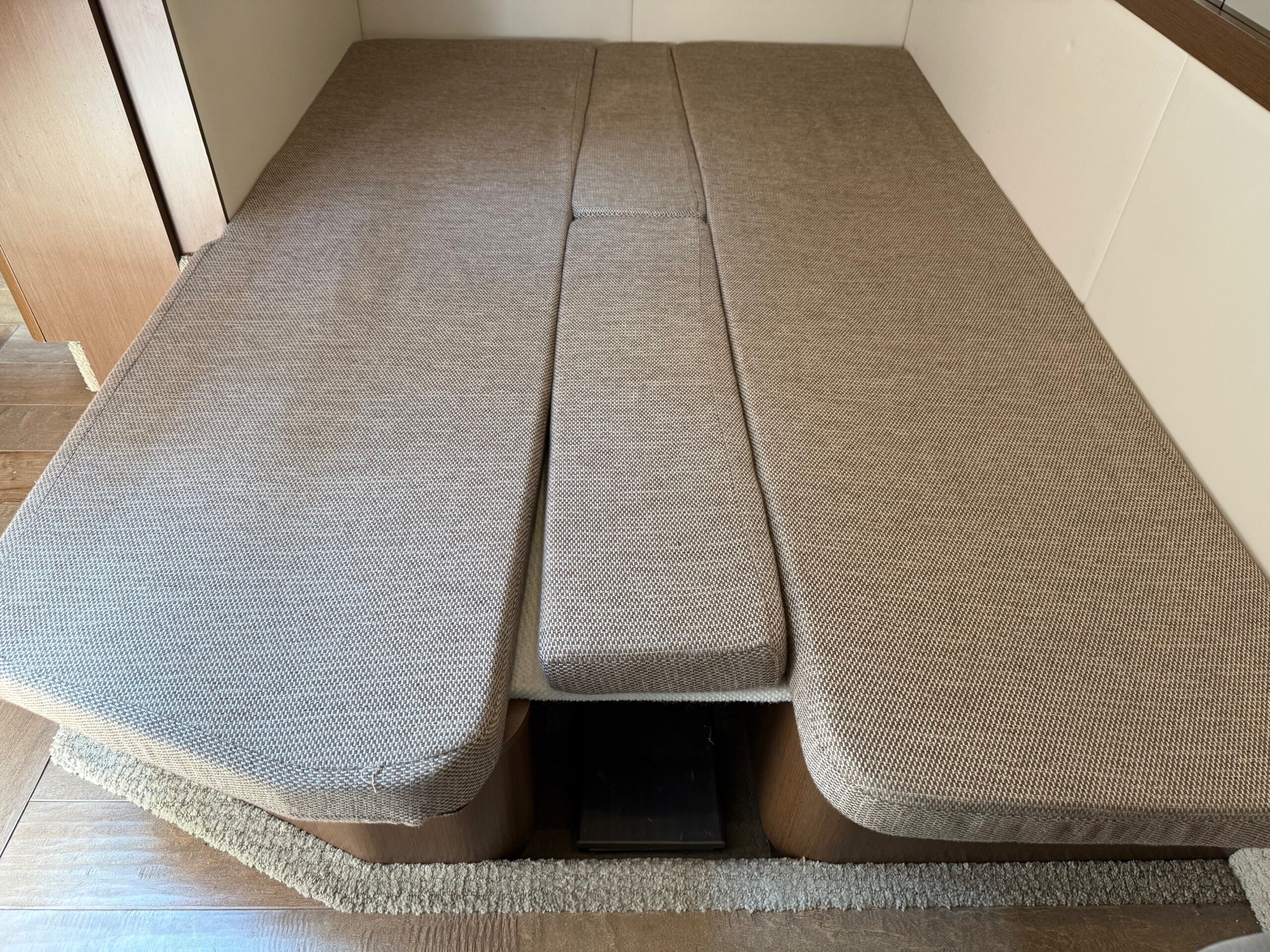 2018 35' Sea Ray "Sundancer 350 Axius" Yacht - Image 61