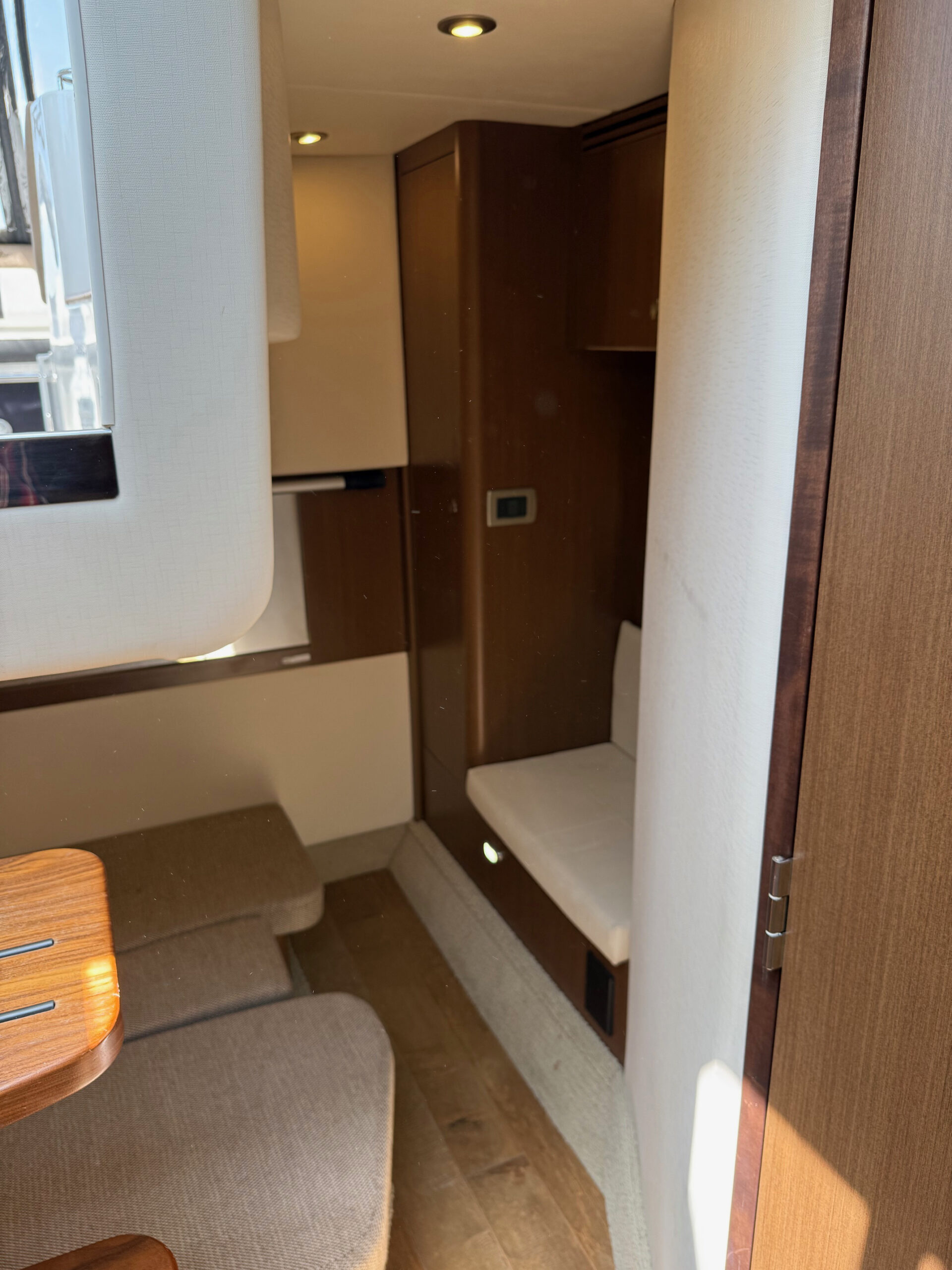 2018 35' Sea Ray "Sundancer 350 Axius" Yacht - Image 62