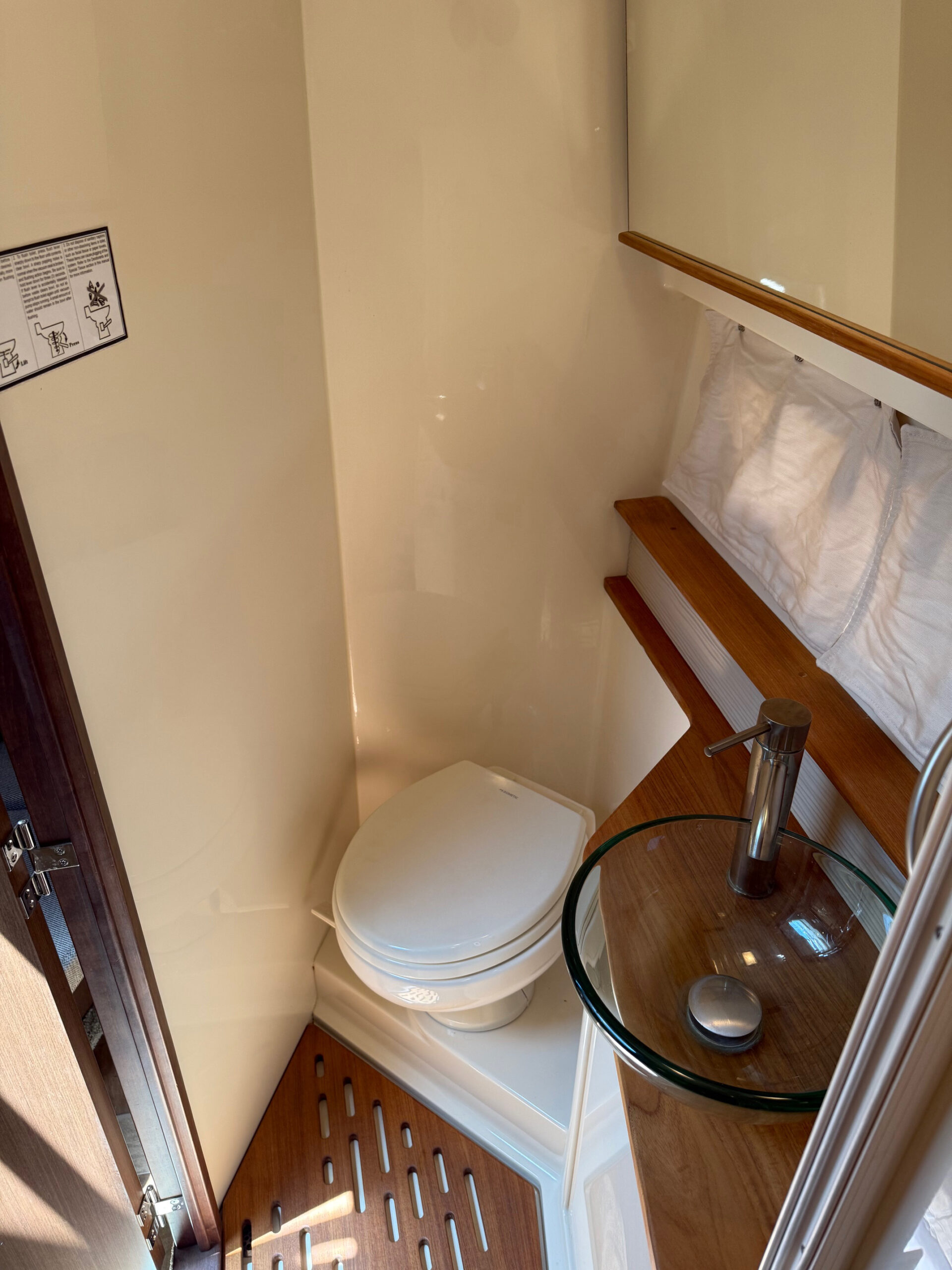 2018 35' Sea Ray "Sundancer 350 Axius" Yacht - Image 45