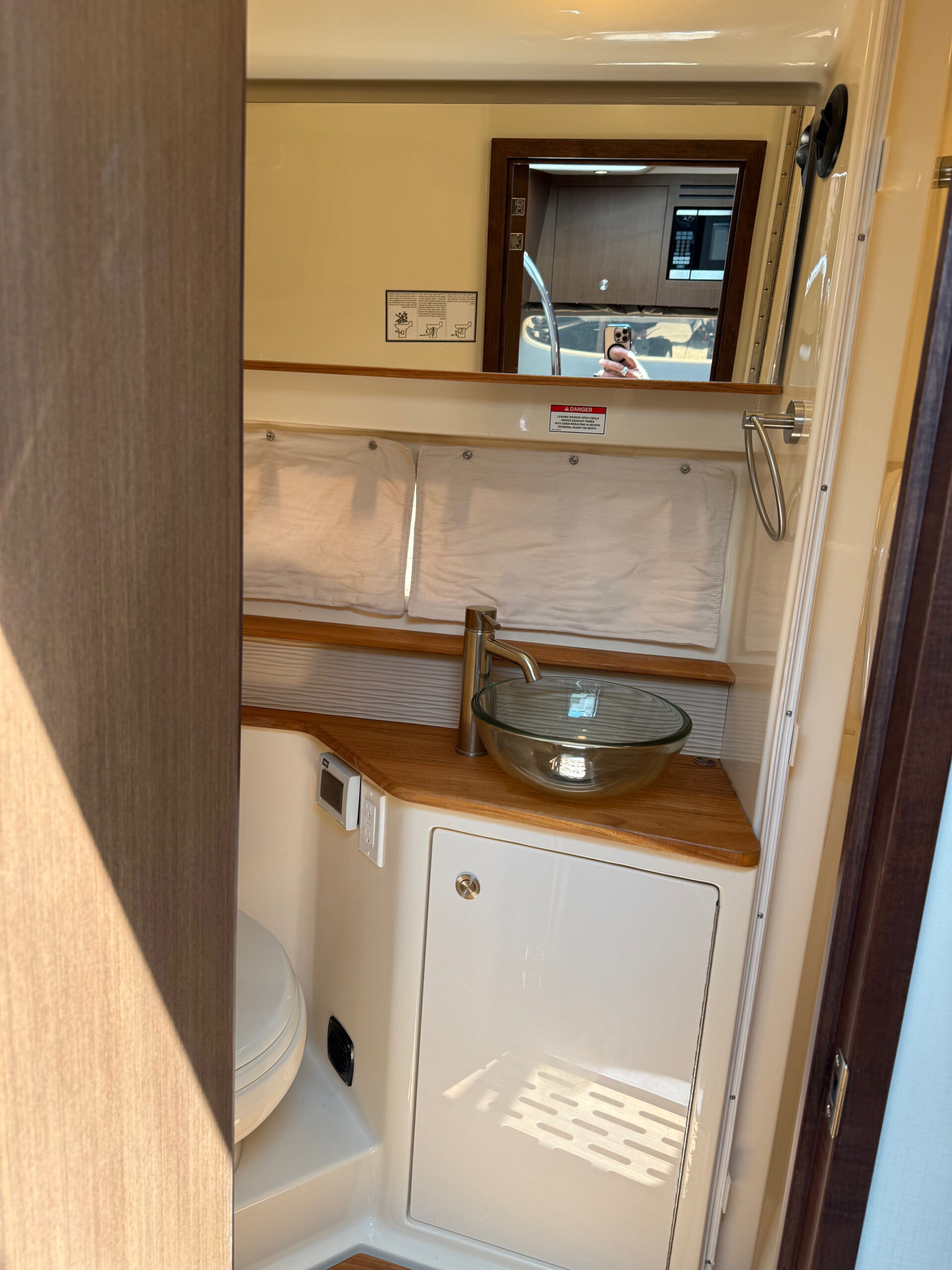 2018 35' Sea Ray "Sundancer 350 Axius" Yacht - Image 46