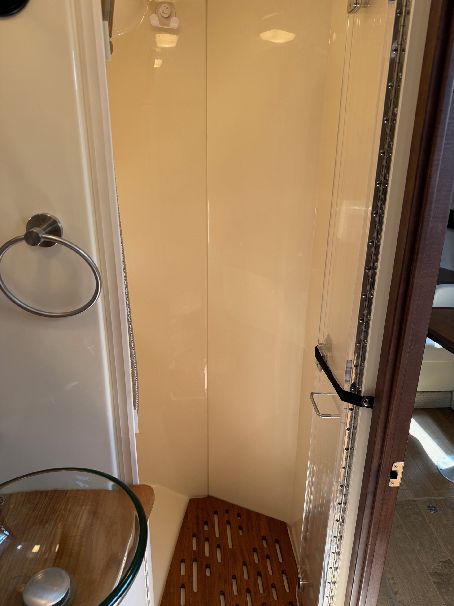 2018 35' Sea Ray "Sundancer 350 Axius" Yacht - Image 47