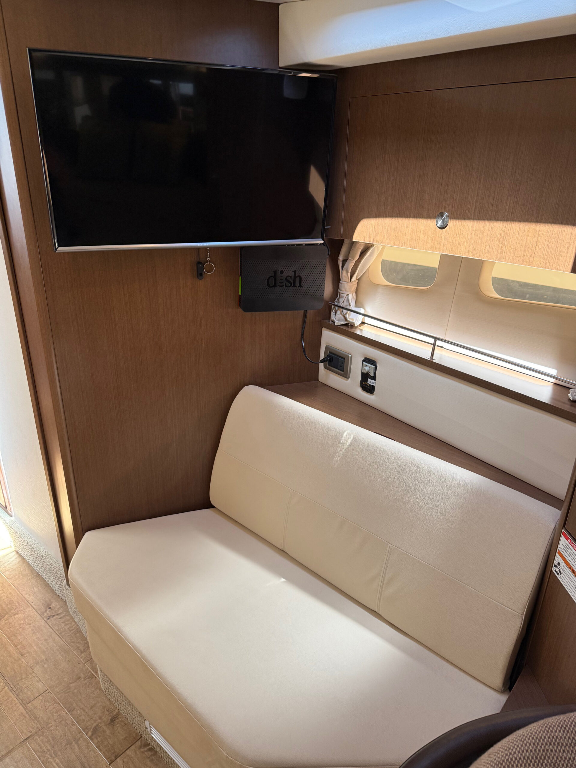 2018 35' Sea Ray "Sundancer 350 Axius" Yacht - Image 49