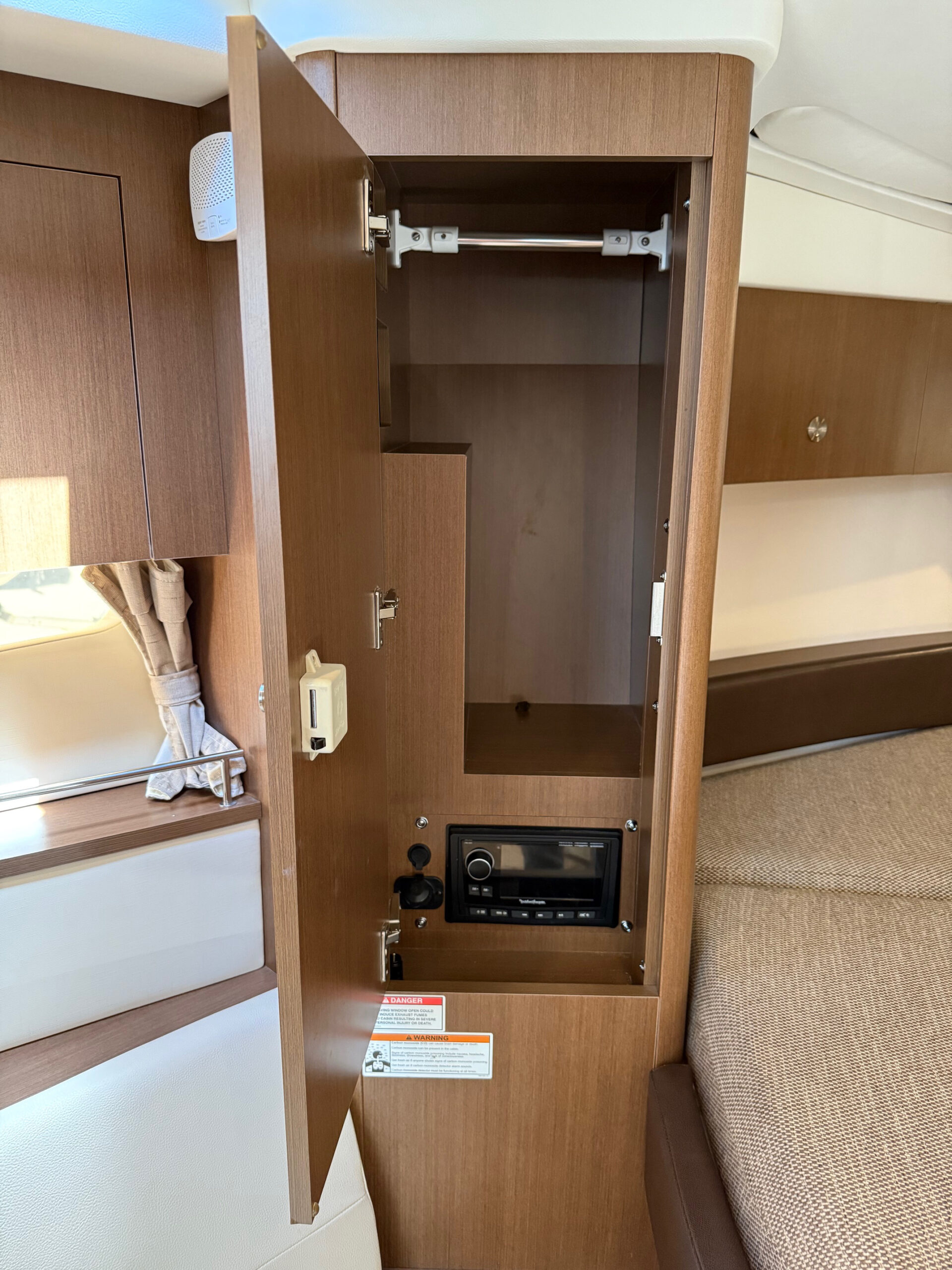 2018 35' Sea Ray "Sundancer 350 Axius" Yacht - Image 51