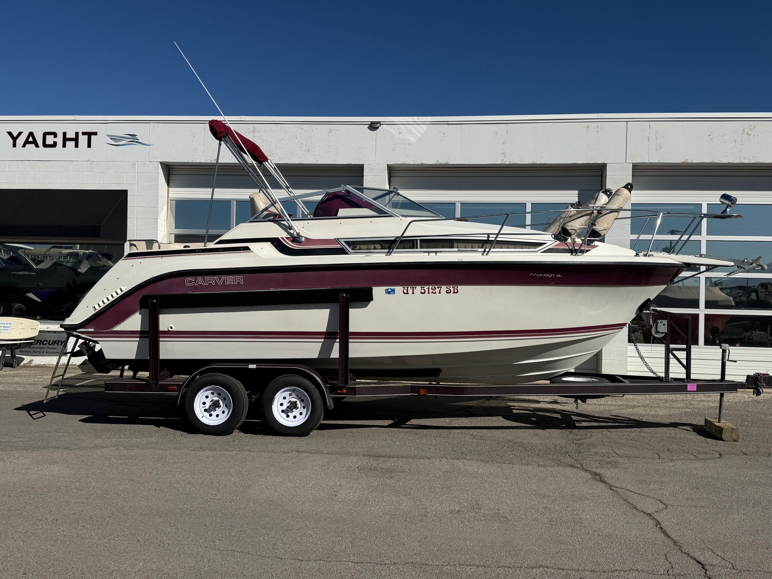 1990 21' Carver "Montego 2157" Cruiser