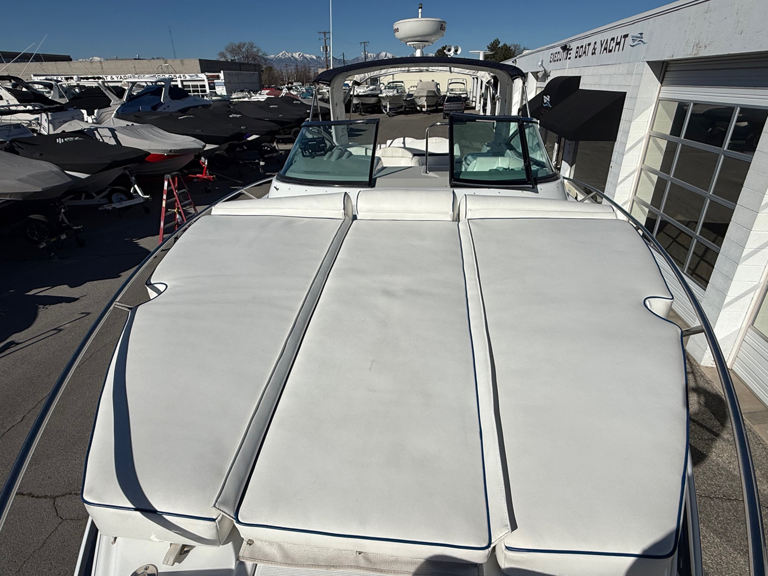 2009 35' Formula "350 Sun Sport" - Image 12