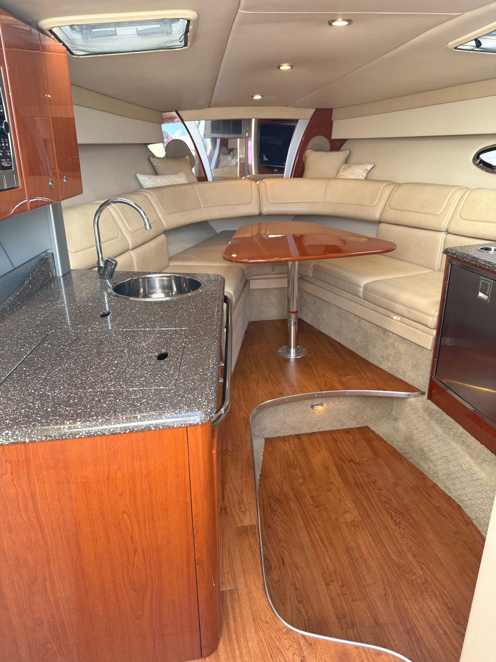 2009 35' Formula "350 Sun Sport" - Image 44