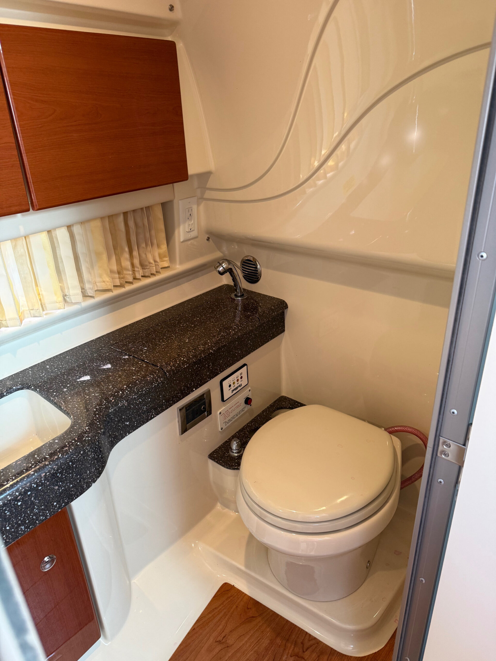 2009 35' Formula "350 Sun Sport" - Image 60