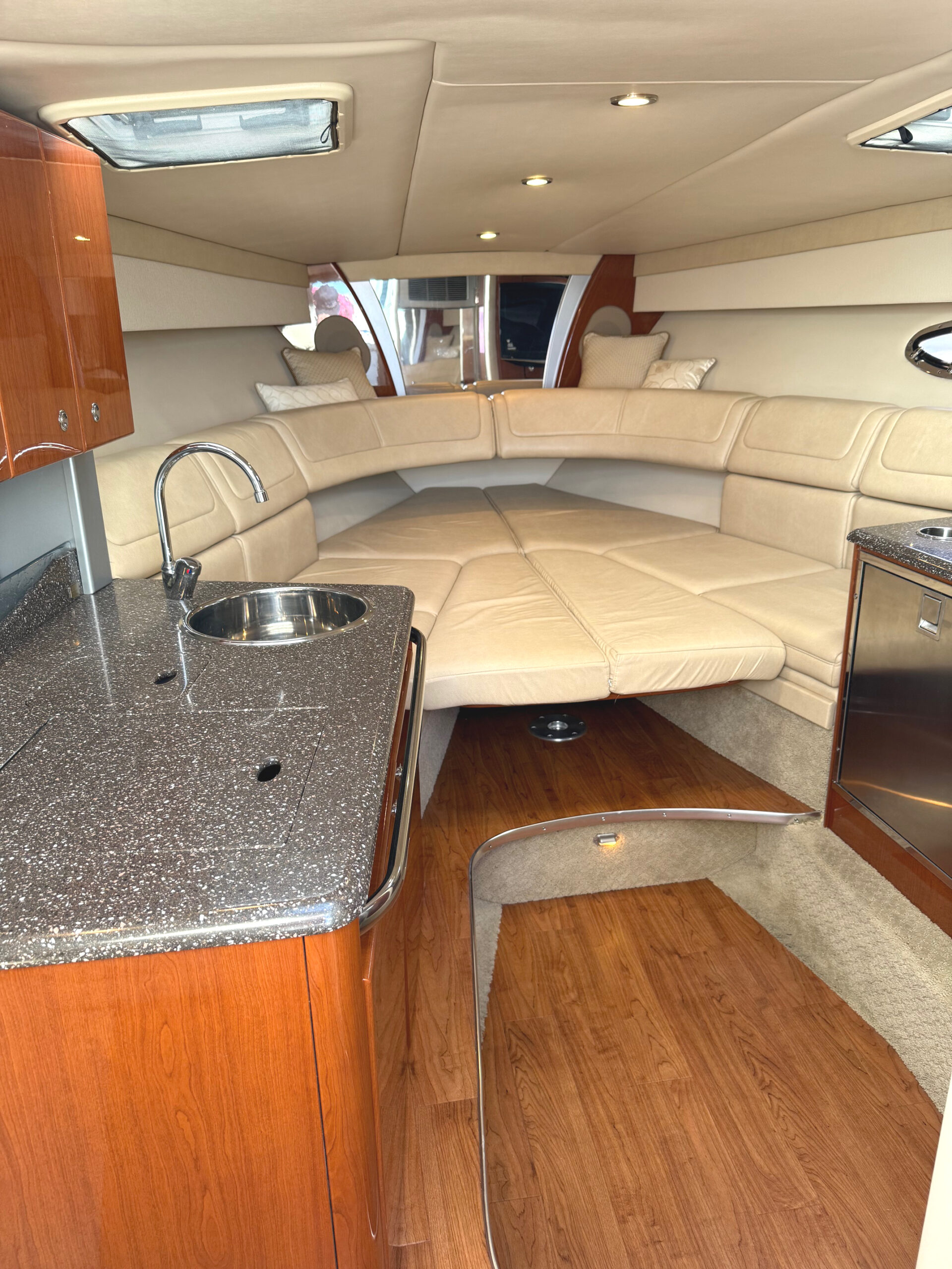 2009 35' Formula "350 Sun Sport" - Image 45