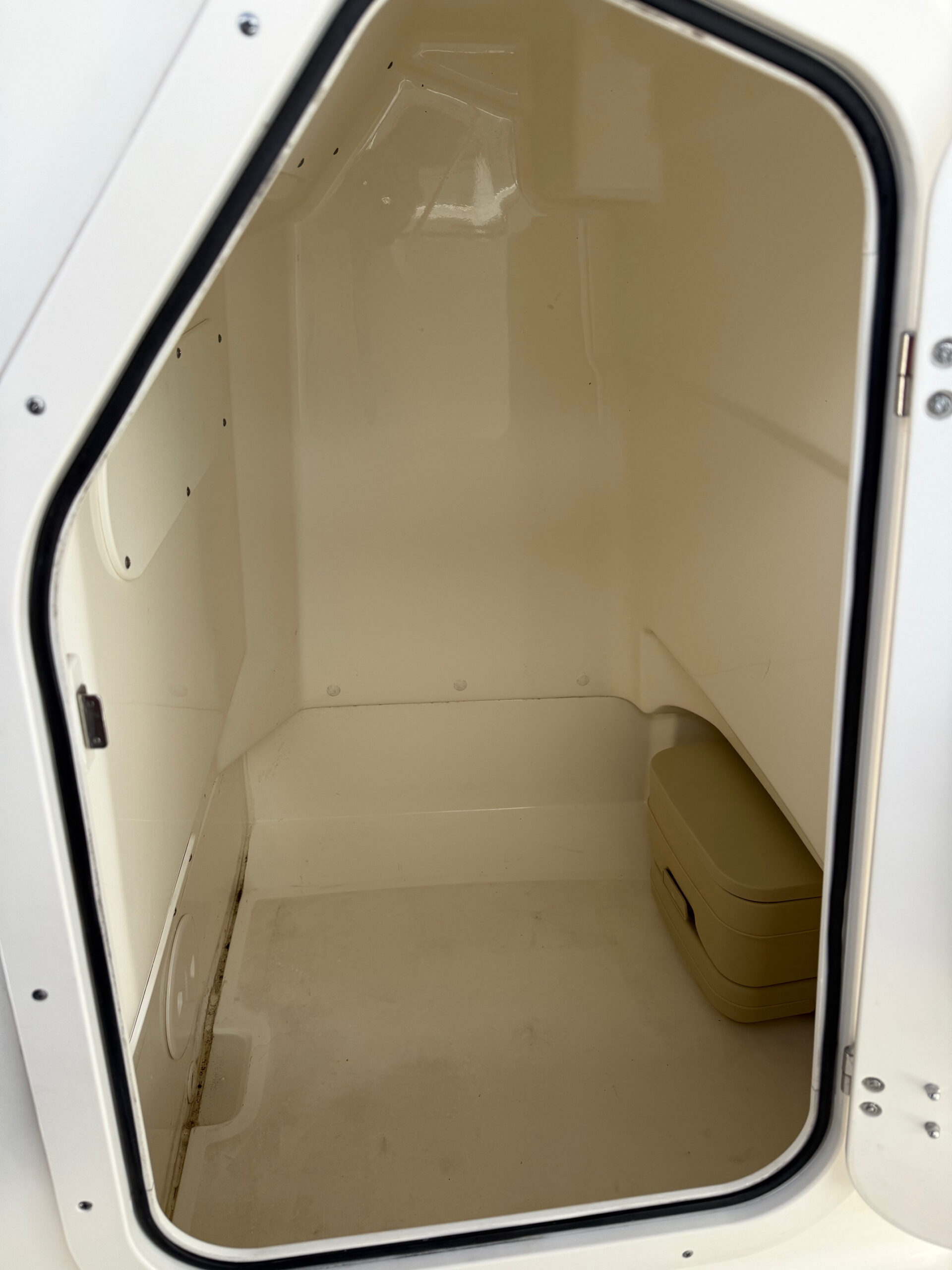 2021 21' Boston Whaler "210 Montauk" - Image 24