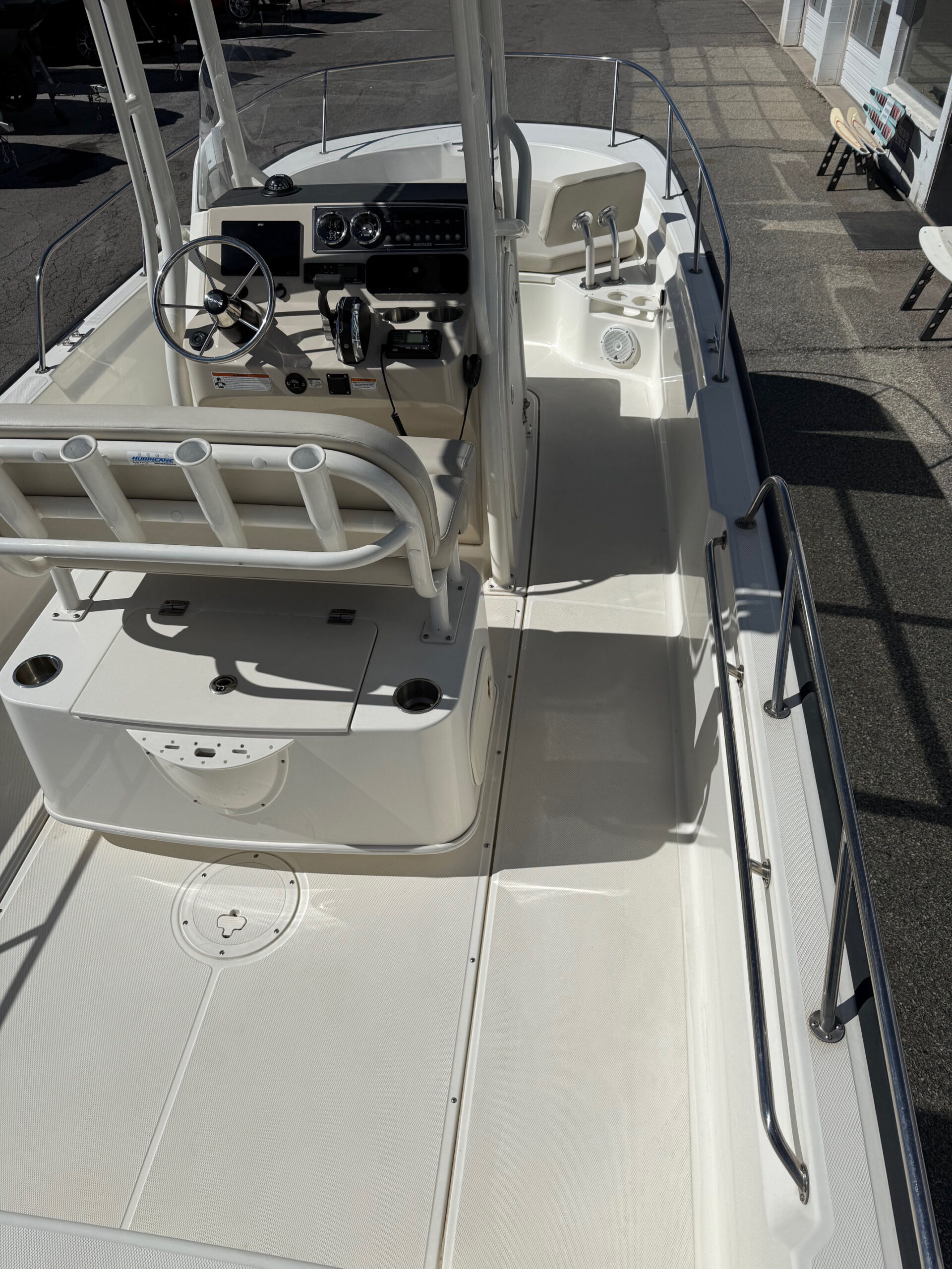 2021 21' Boston Whaler "210 Montauk" - Image 30