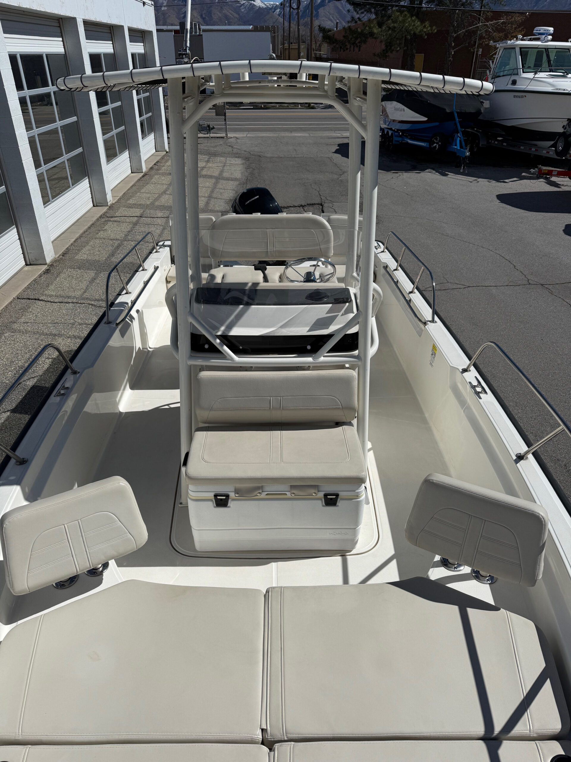2021 21' Boston Whaler "210 Montauk" - Image 10