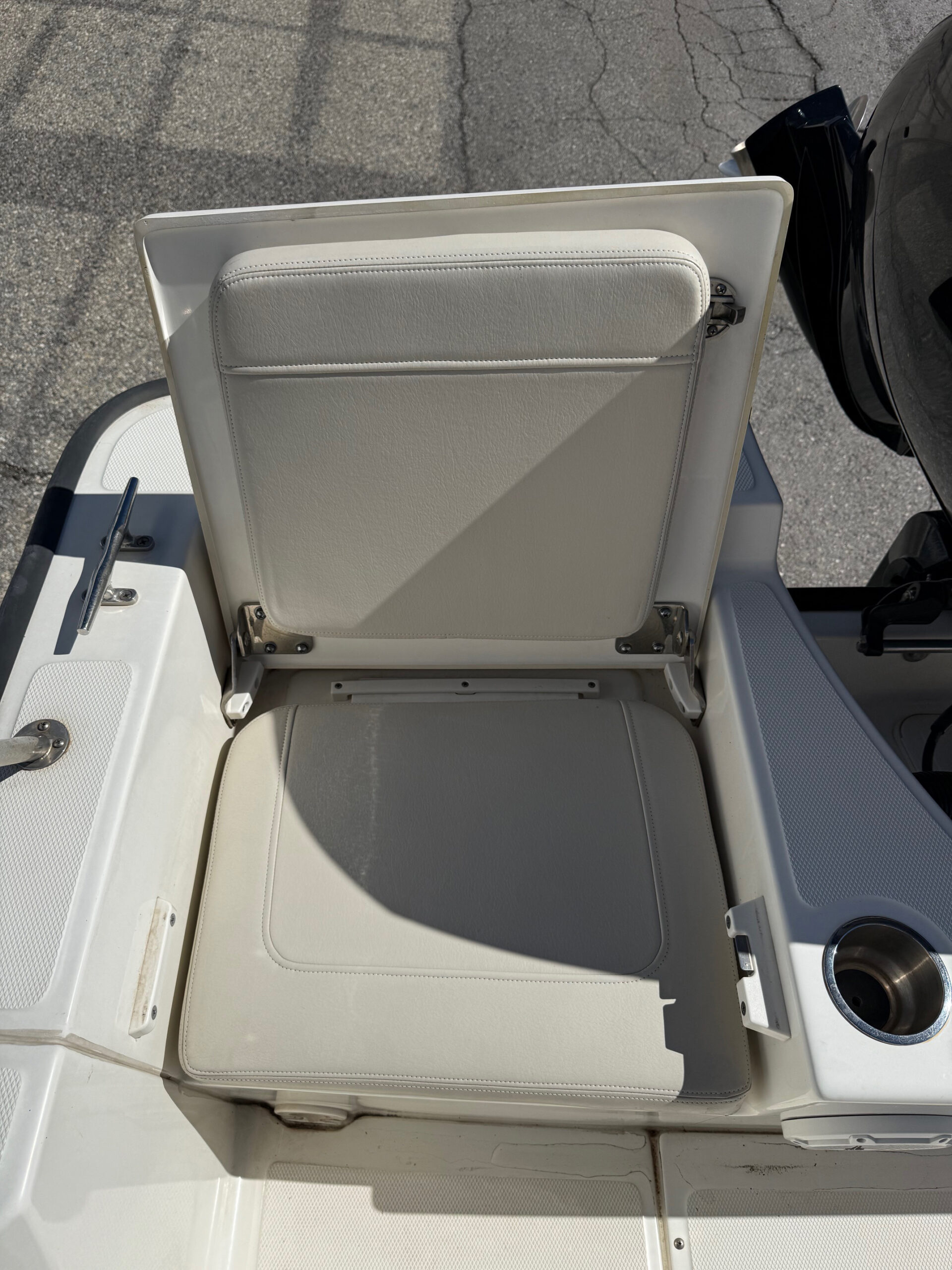 2021 21' Boston Whaler "210 Montauk" - Image 12