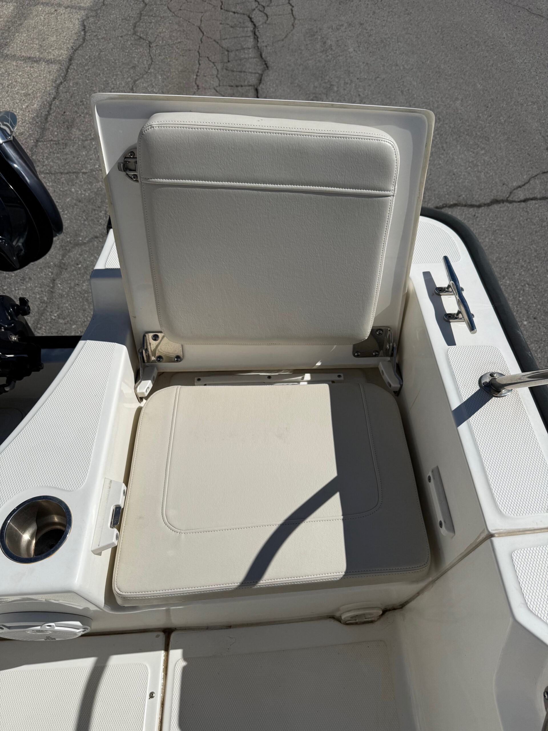 2021 21' Boston Whaler "210 Montauk" - Image 14