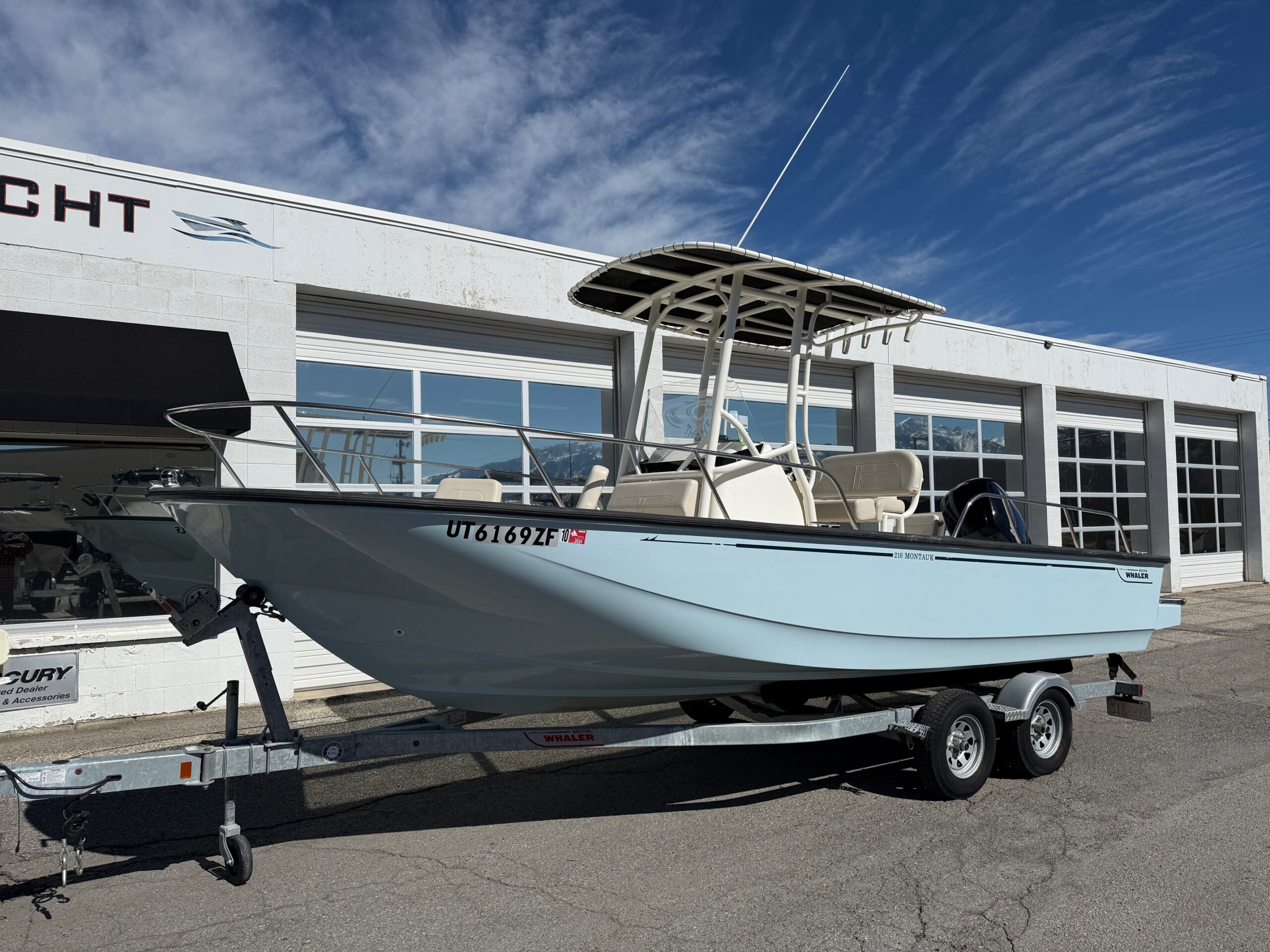 2021 21' Boston Whaler "210 Montauk" - Image 2