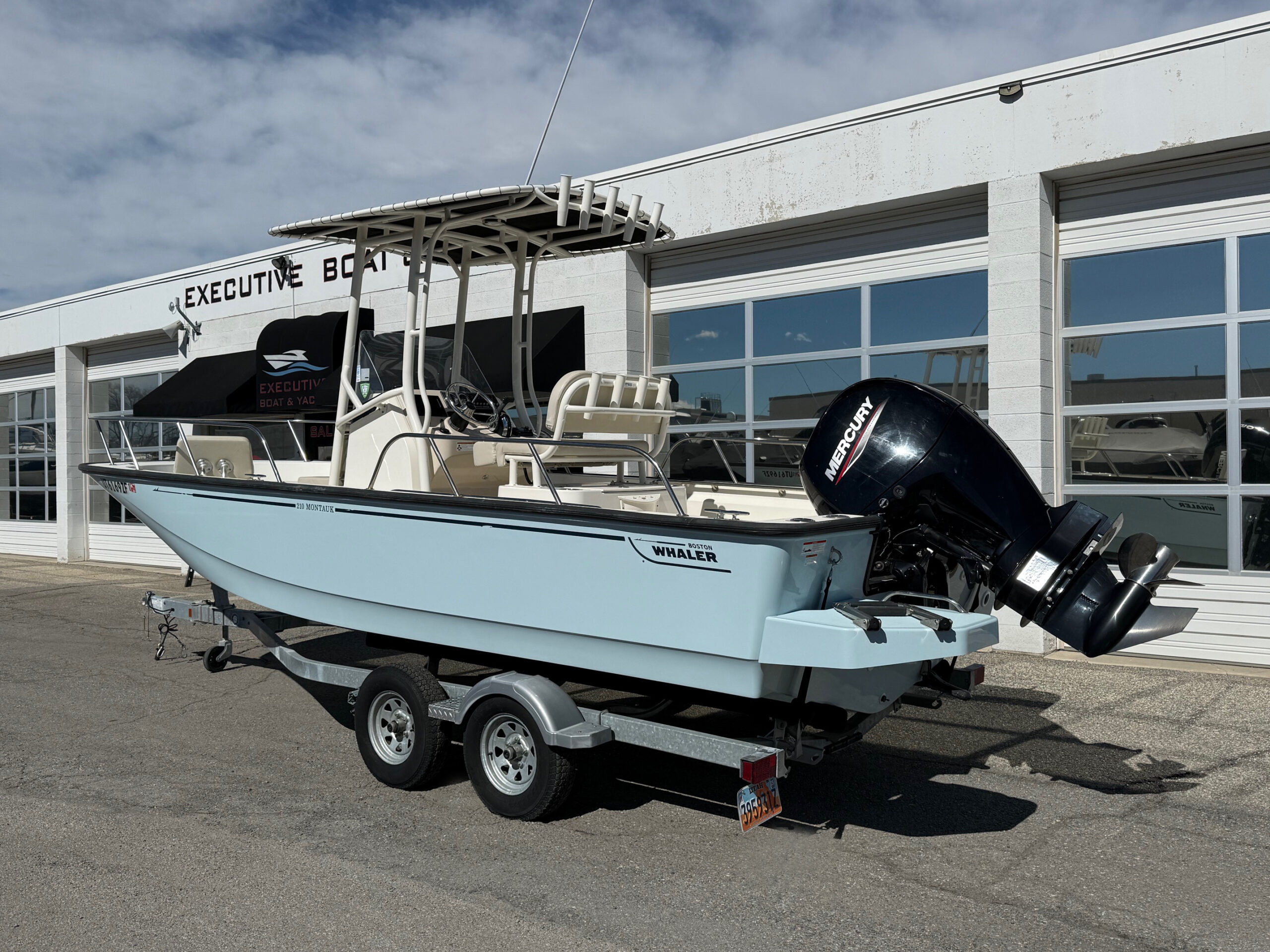 2021 21' Boston Whaler "210 Montauk" - Image 3