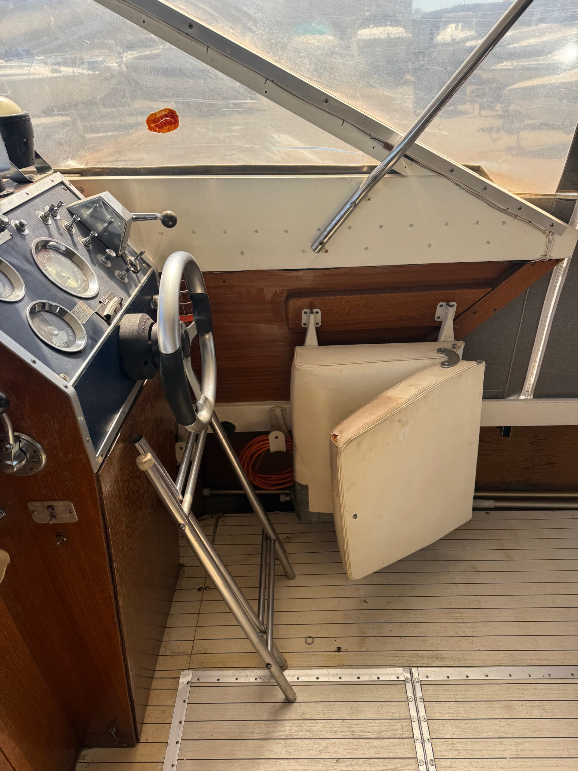 1965 27' Chris-Craft "Cavalier" - Image 7