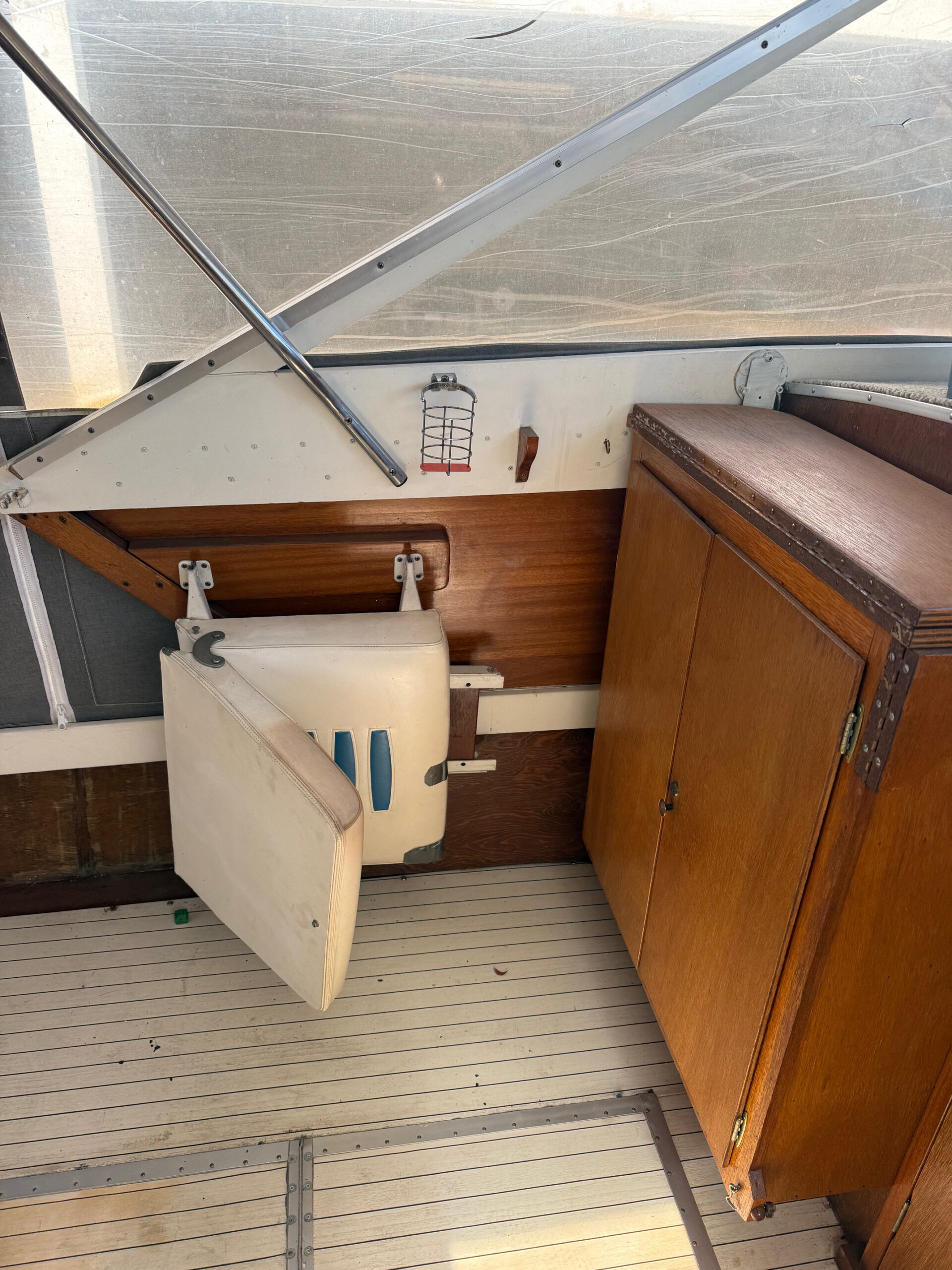 1965 27' Chris-Craft "Cavalier" - Image 9