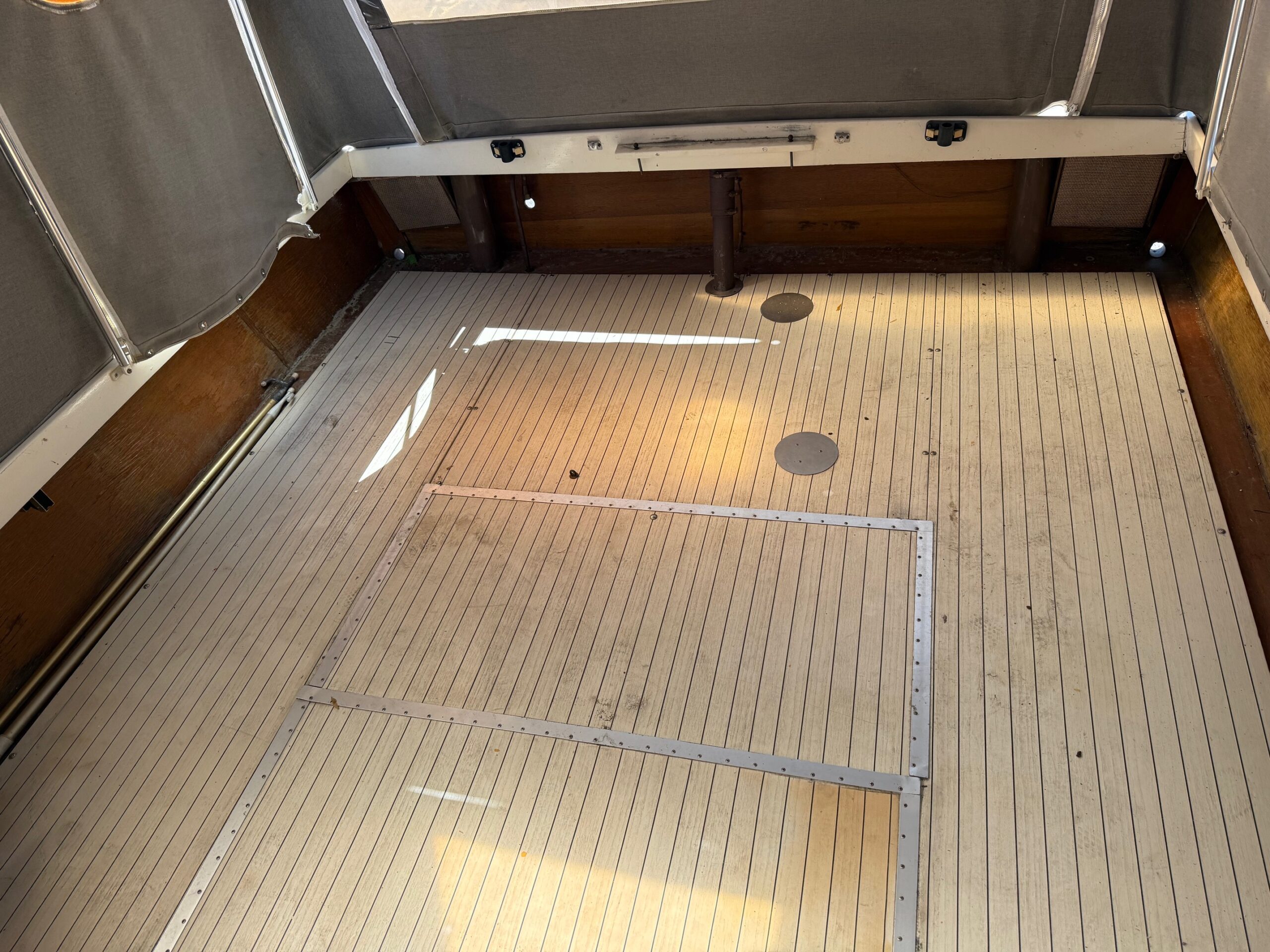 1965 27' Chris-Craft "Cavalier" - Image 10
