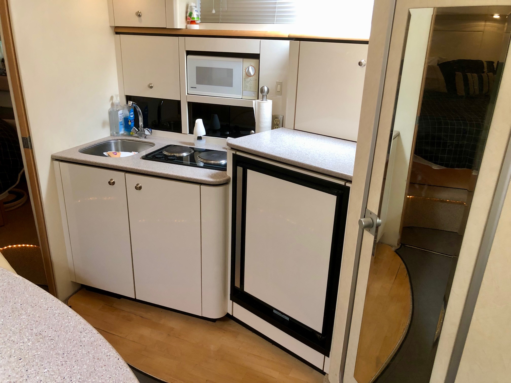 1998 36' Bayliner Avanti "3685 Sunbridge" - Image 22