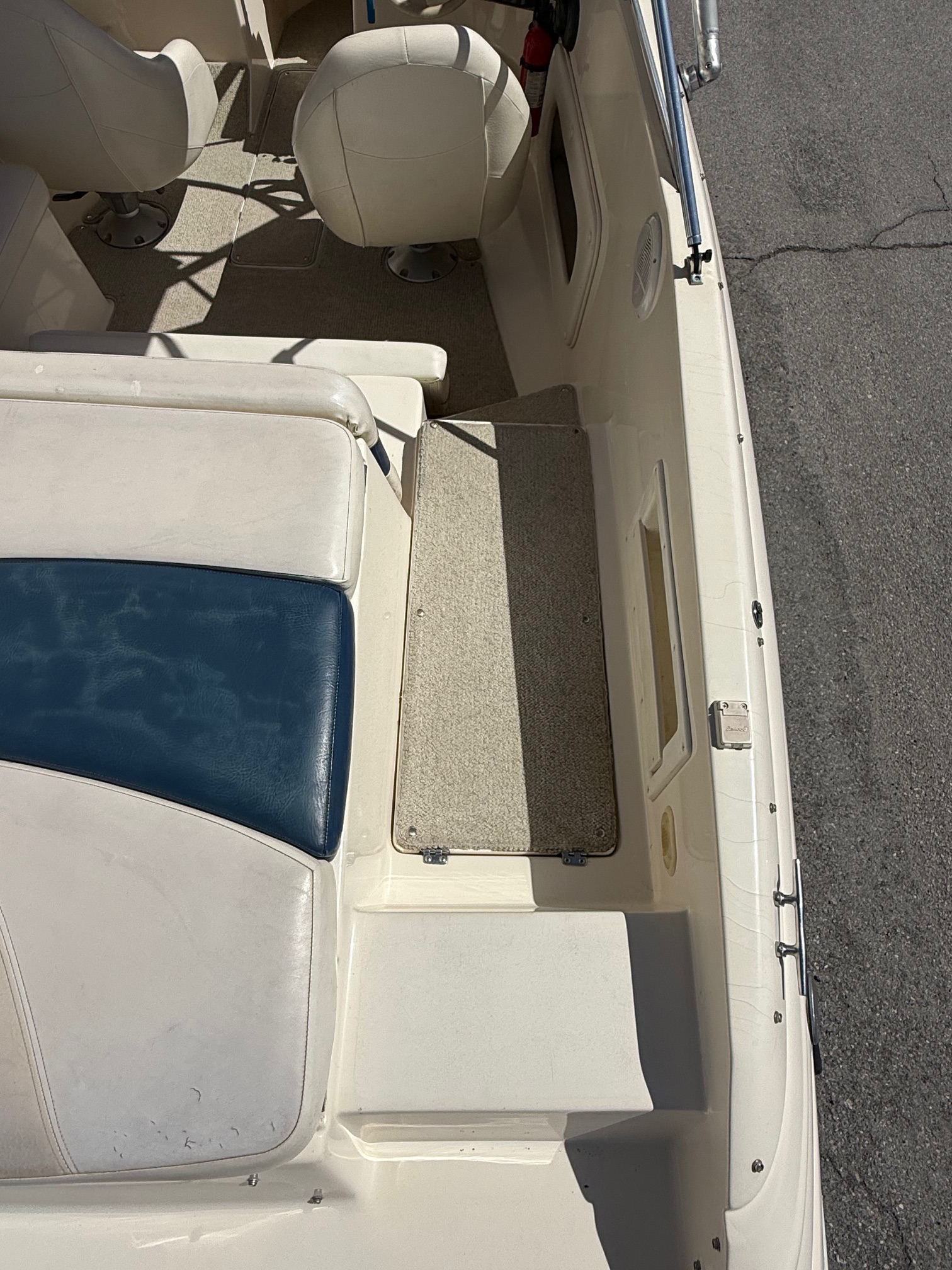 2001 19' Rinker "192 Captiva" Bowrider - Image 21