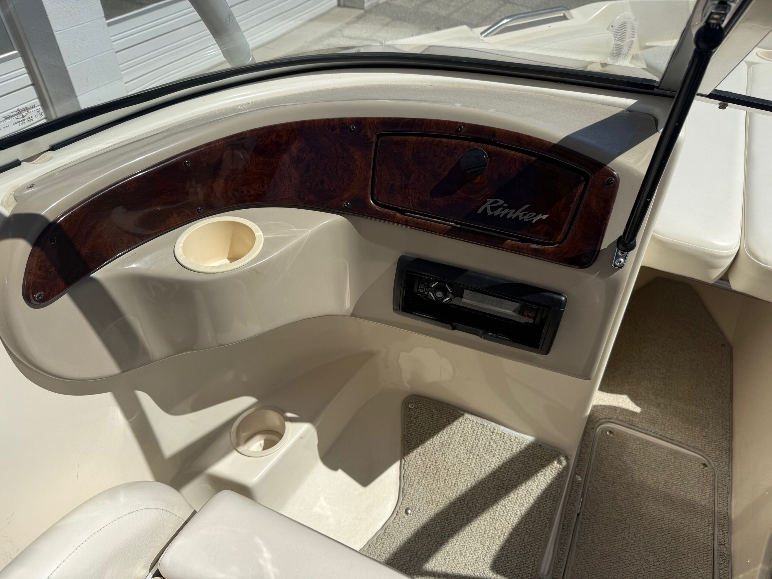 2001 19' Rinker "192 Captiva" Bowrider - Image 14