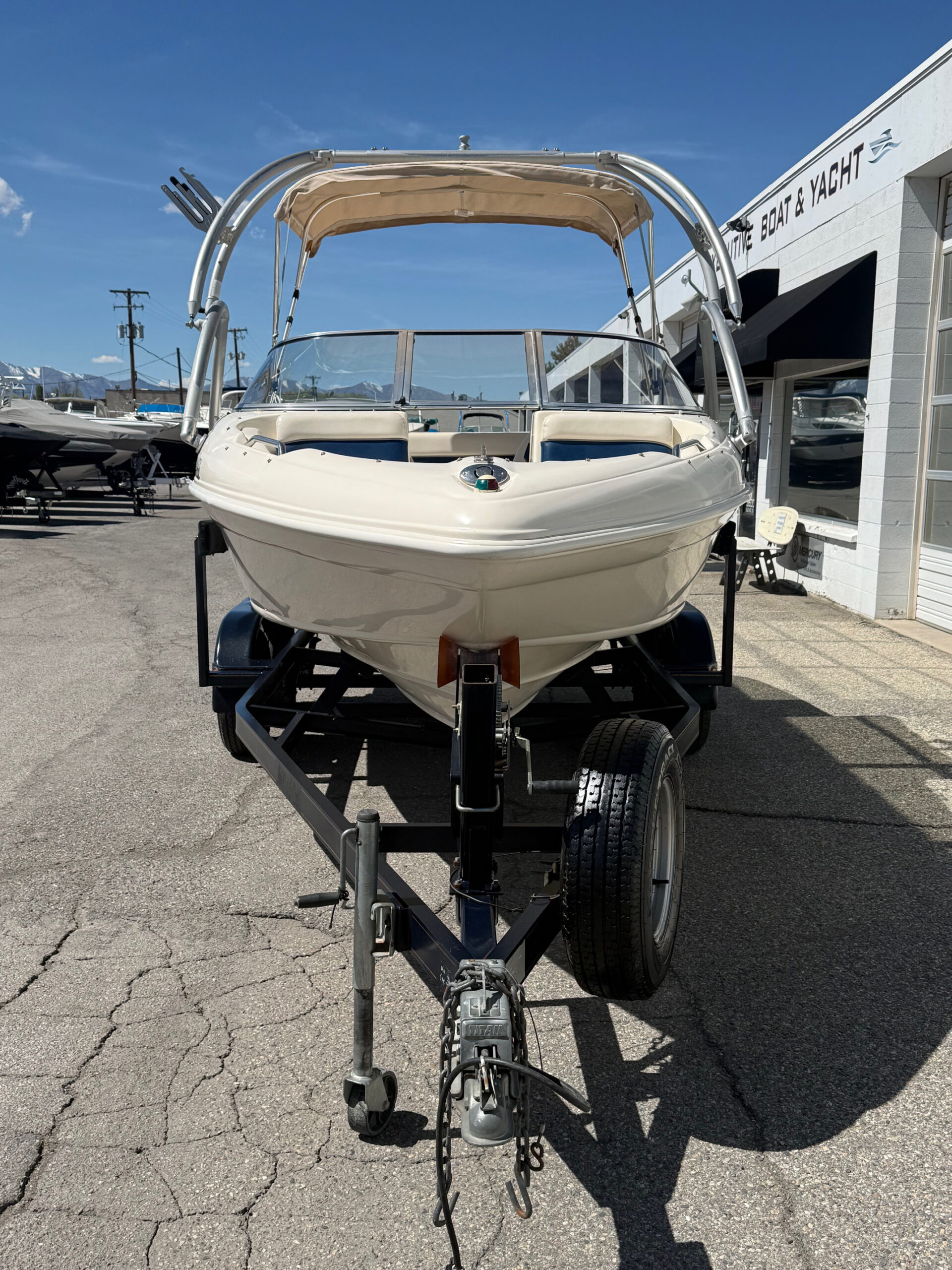 2001 19' Rinker "192 Captiva" Bowrider - Image 10