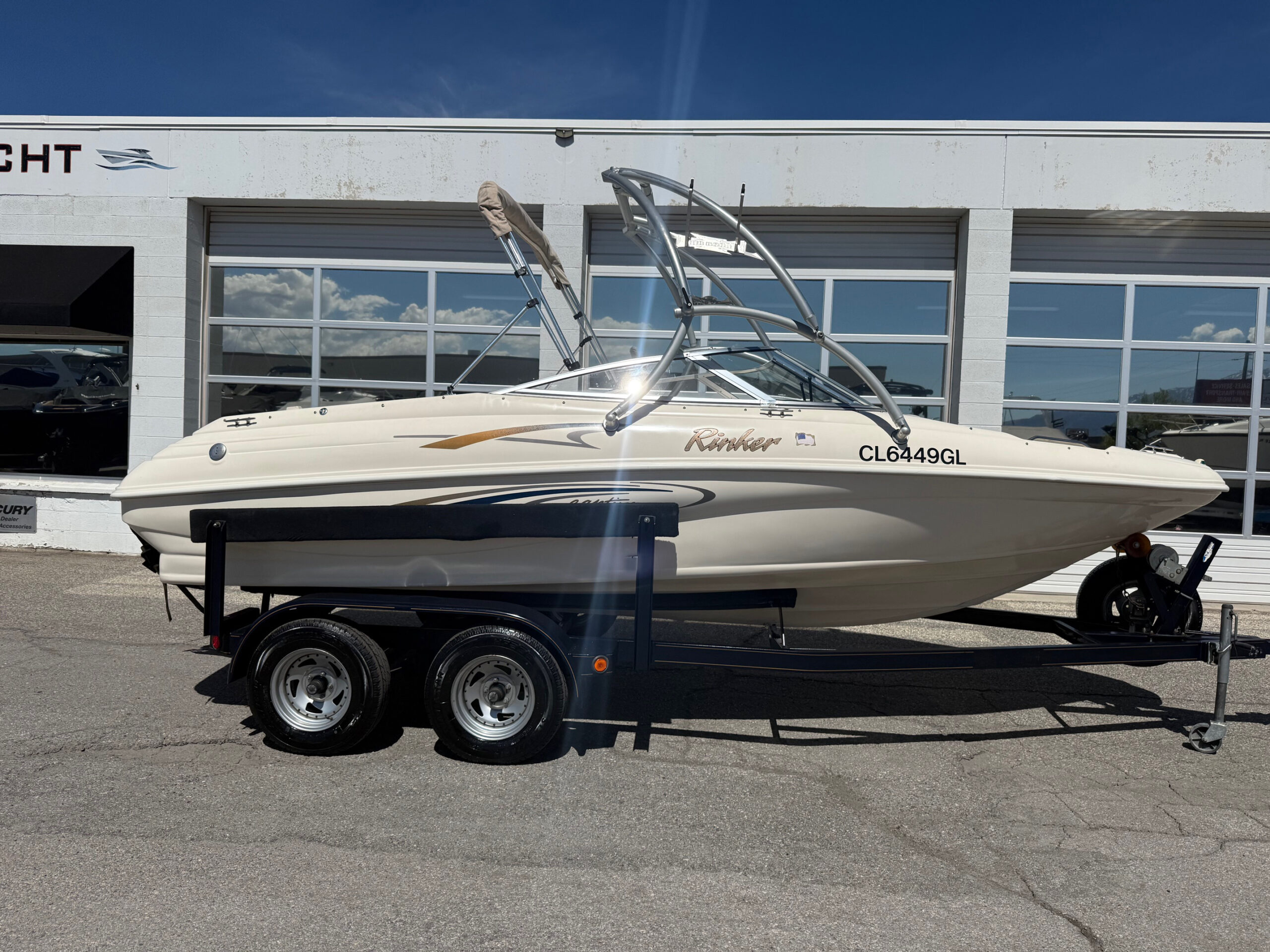 2001 19' Rinker "192 Captiva" Bowrider - Image 2