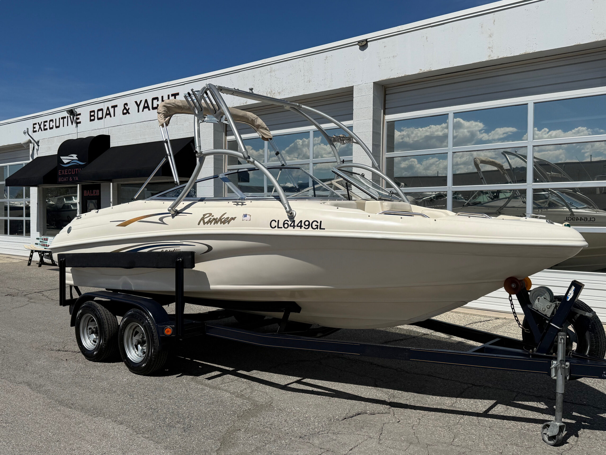 2001 19' Rinker "192 Captiva" Bowrider - Image 3