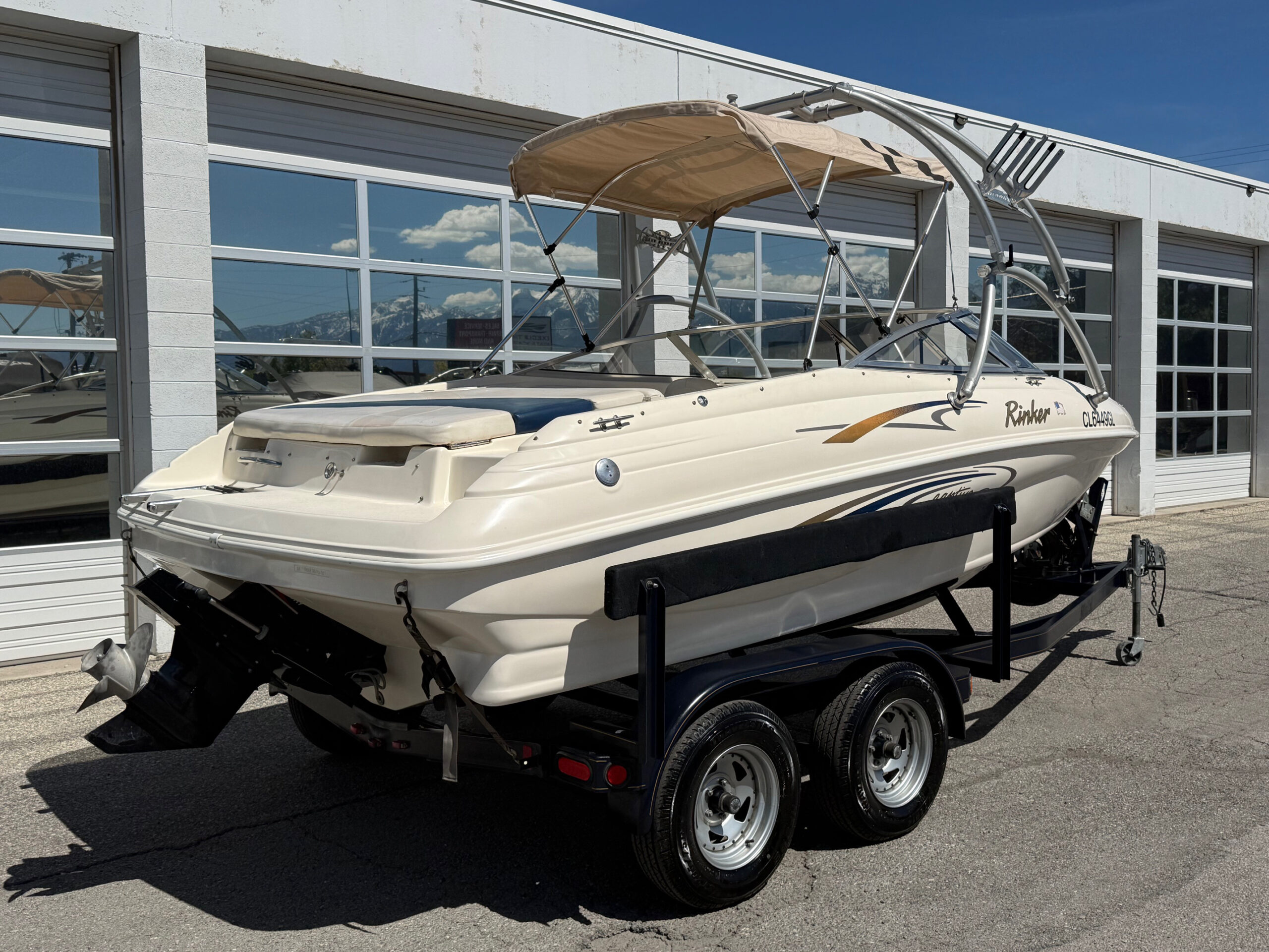 2001 19' Rinker "192 Captiva" Bowrider - Image 4