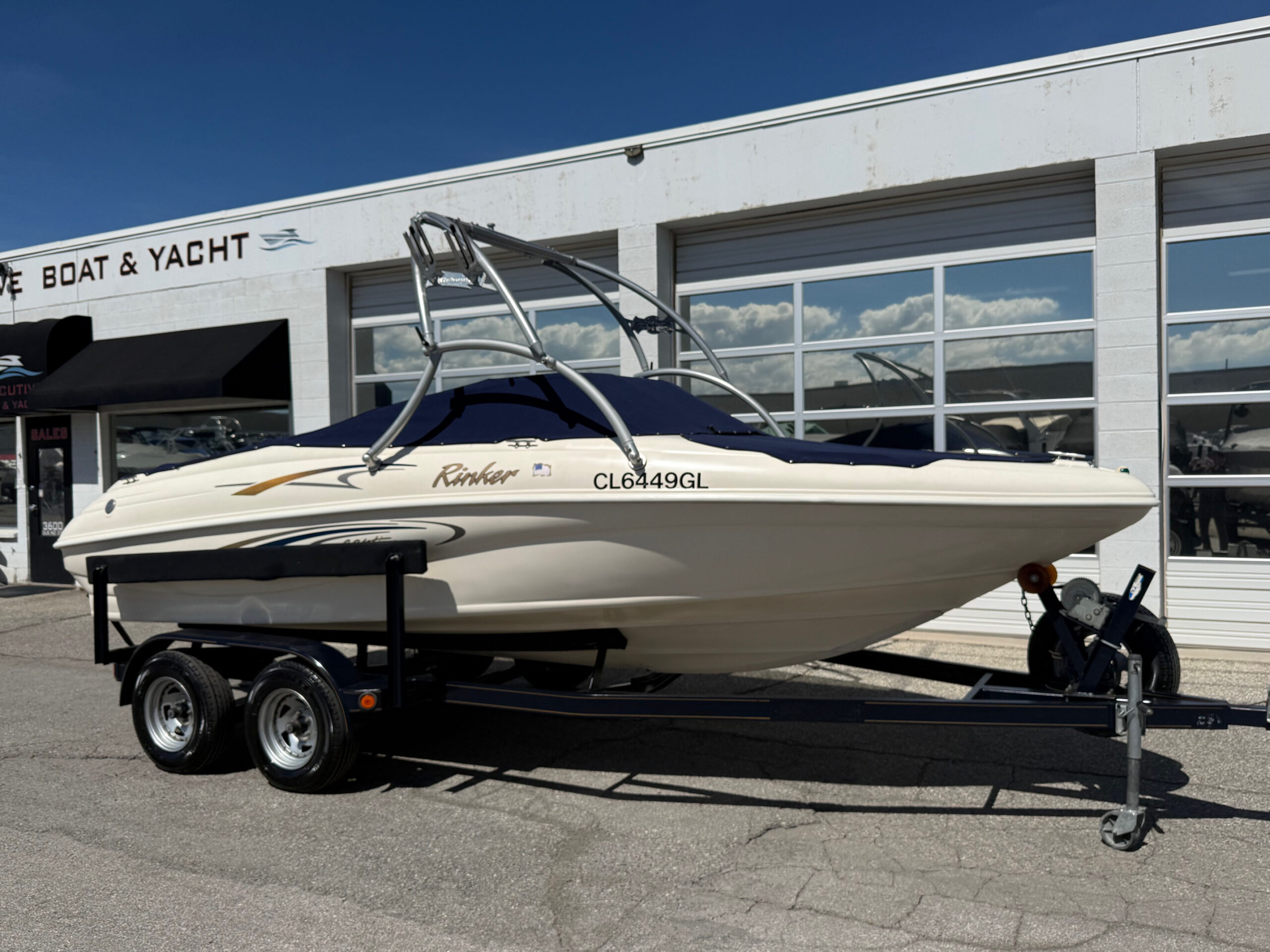 2001 19' Rinker "192 Captiva" Bowrider - Image 6