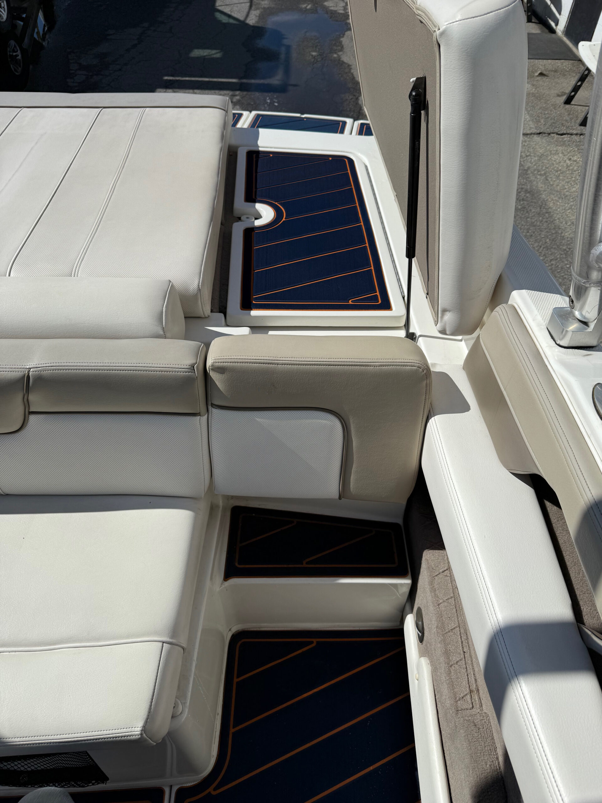 2011 21' Sea Ray "210 SLX Fission" Bowrider - Image 22