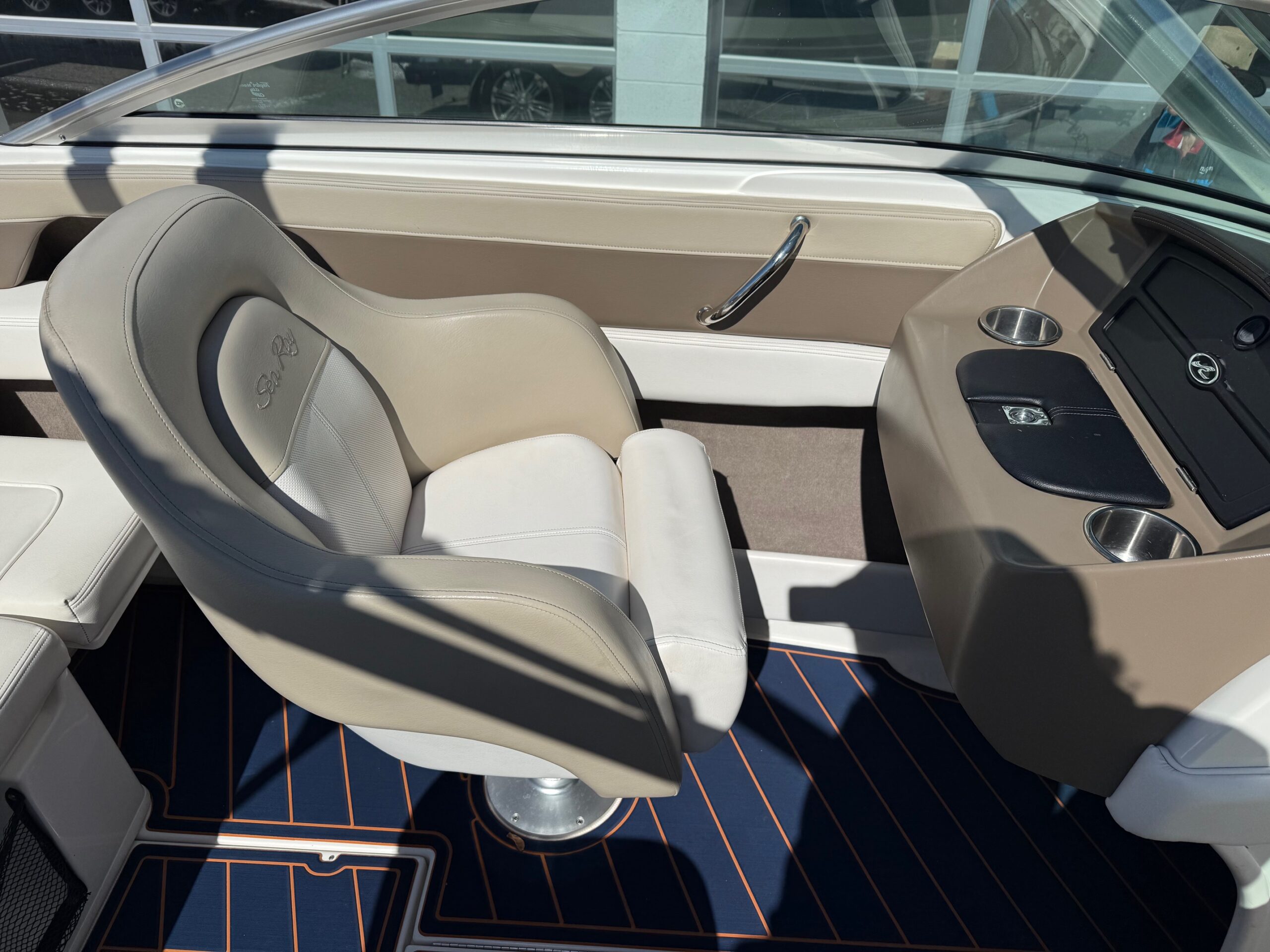 2011 21' Sea Ray "210 SLX Fission" Bowrider - Image 17