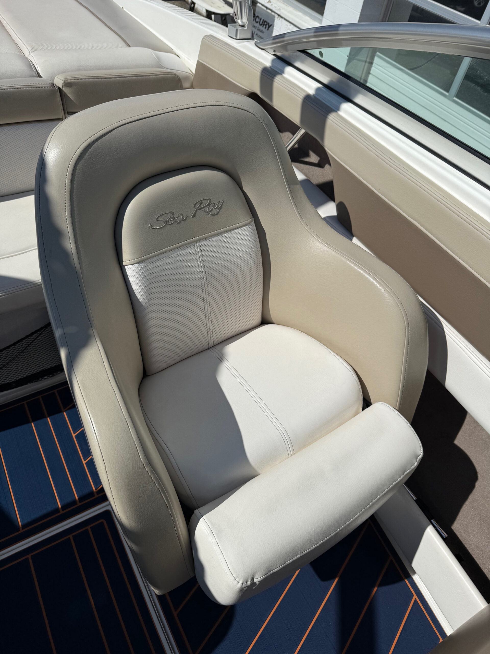 2011 21' Sea Ray "210 SLX Fission" Bowrider - Image 18