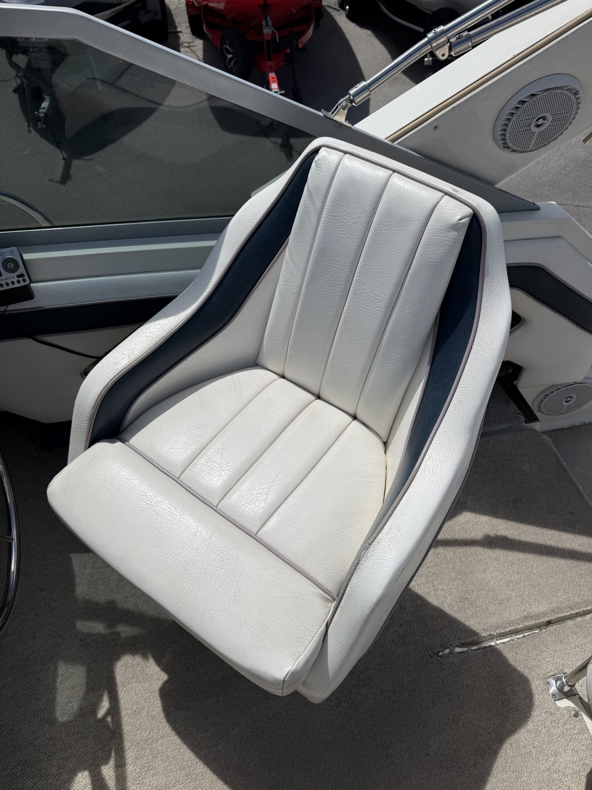 1986 32' Bayliner Conquest "3250 Sunbridge" - Image 21