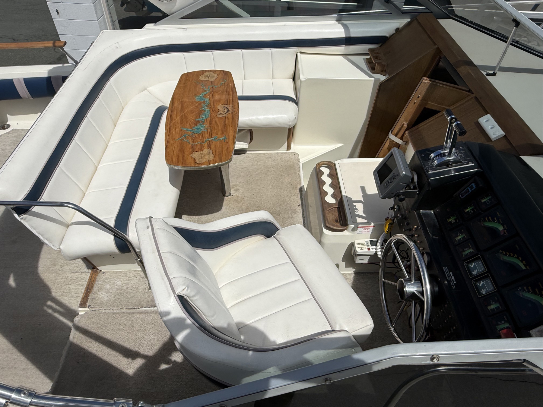 1986 32' Bayliner Conquest "3250 Sunbridge" - Image 17
