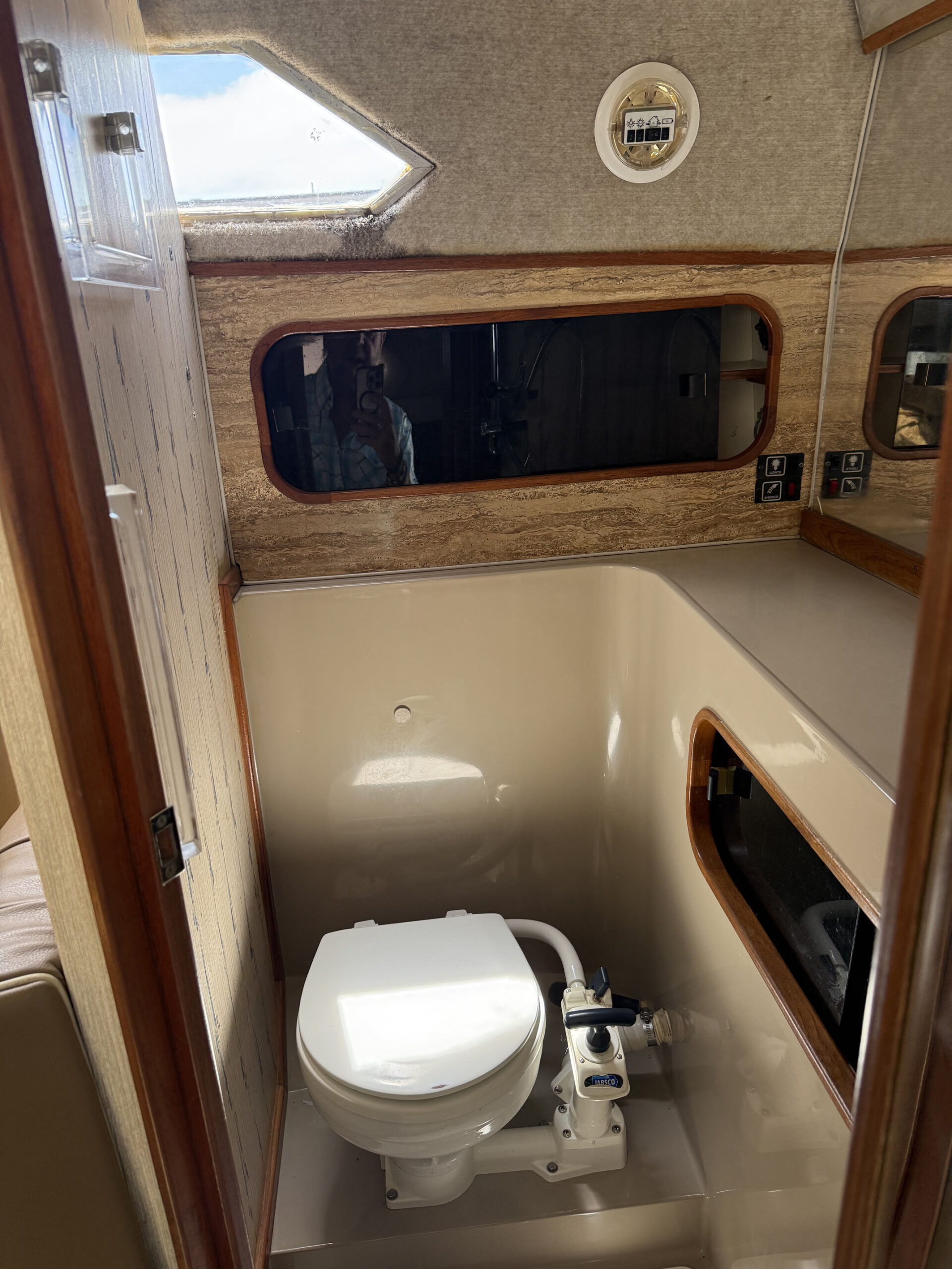 1986 32' Bayliner Conquest "3250 Sunbridge" - Image 42