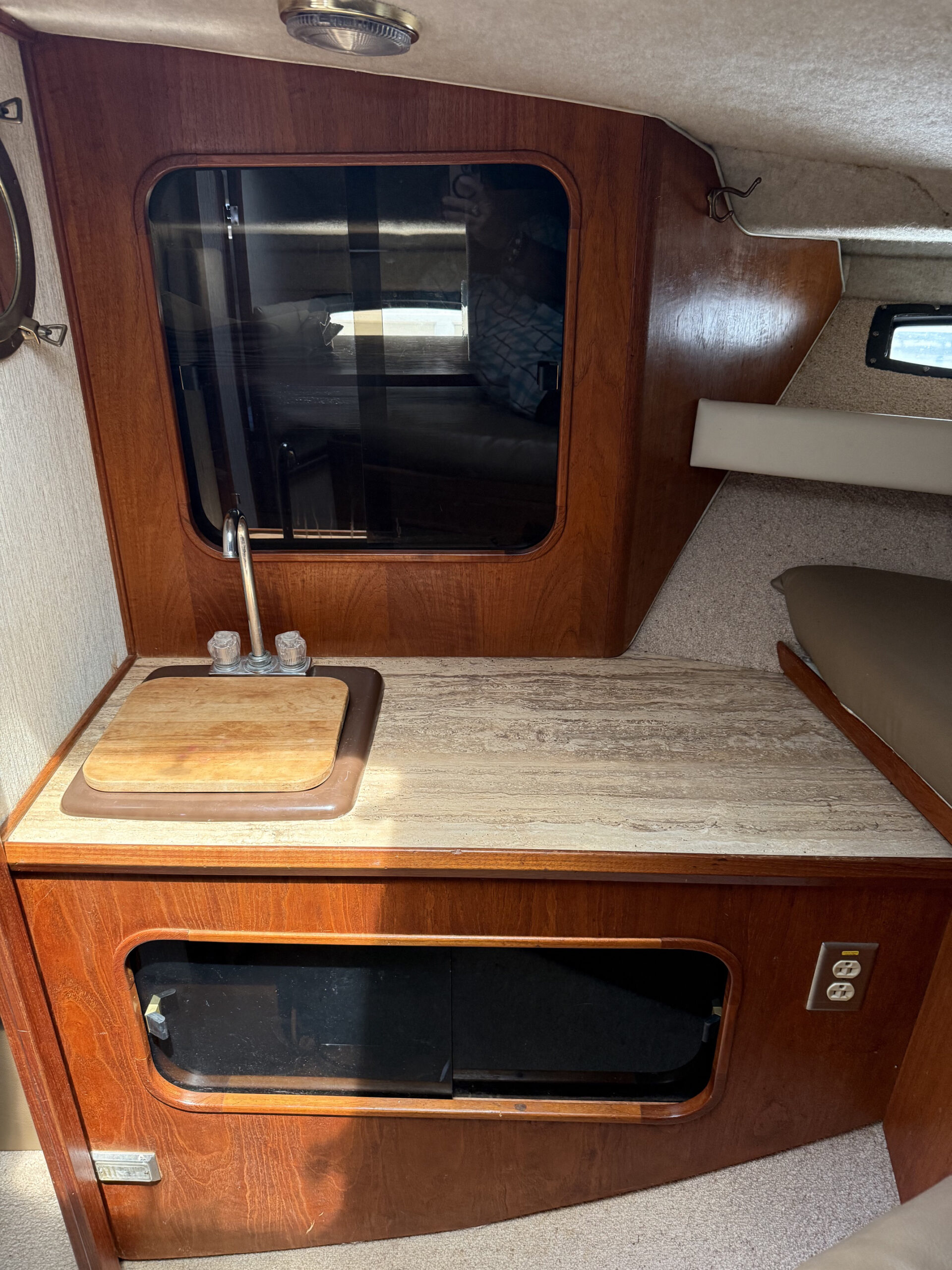 1986 32' Bayliner Conquest "3250 Sunbridge" - Image 31