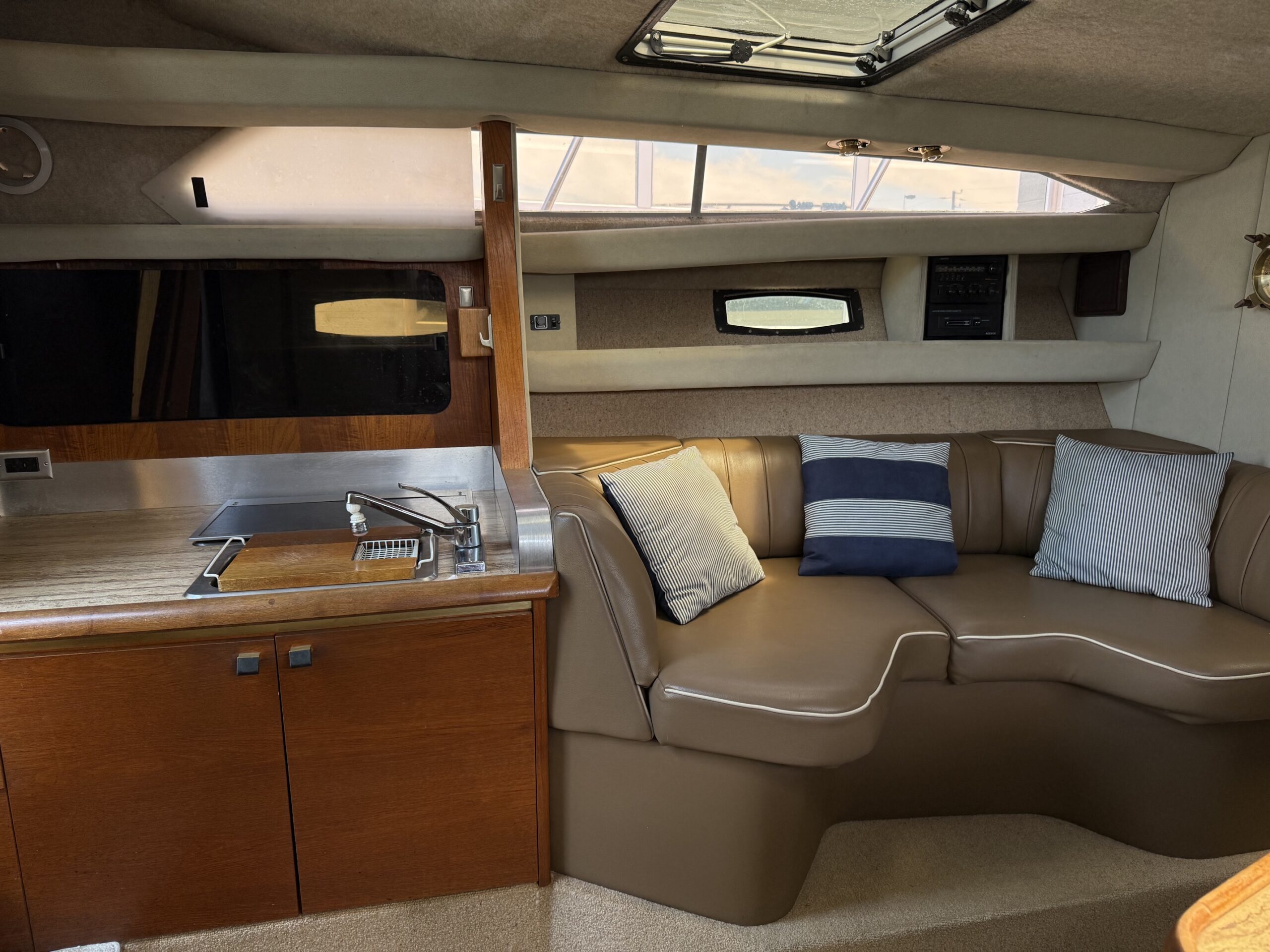 1986 32' Bayliner Conquest "3250 Sunbridge" - Image 32