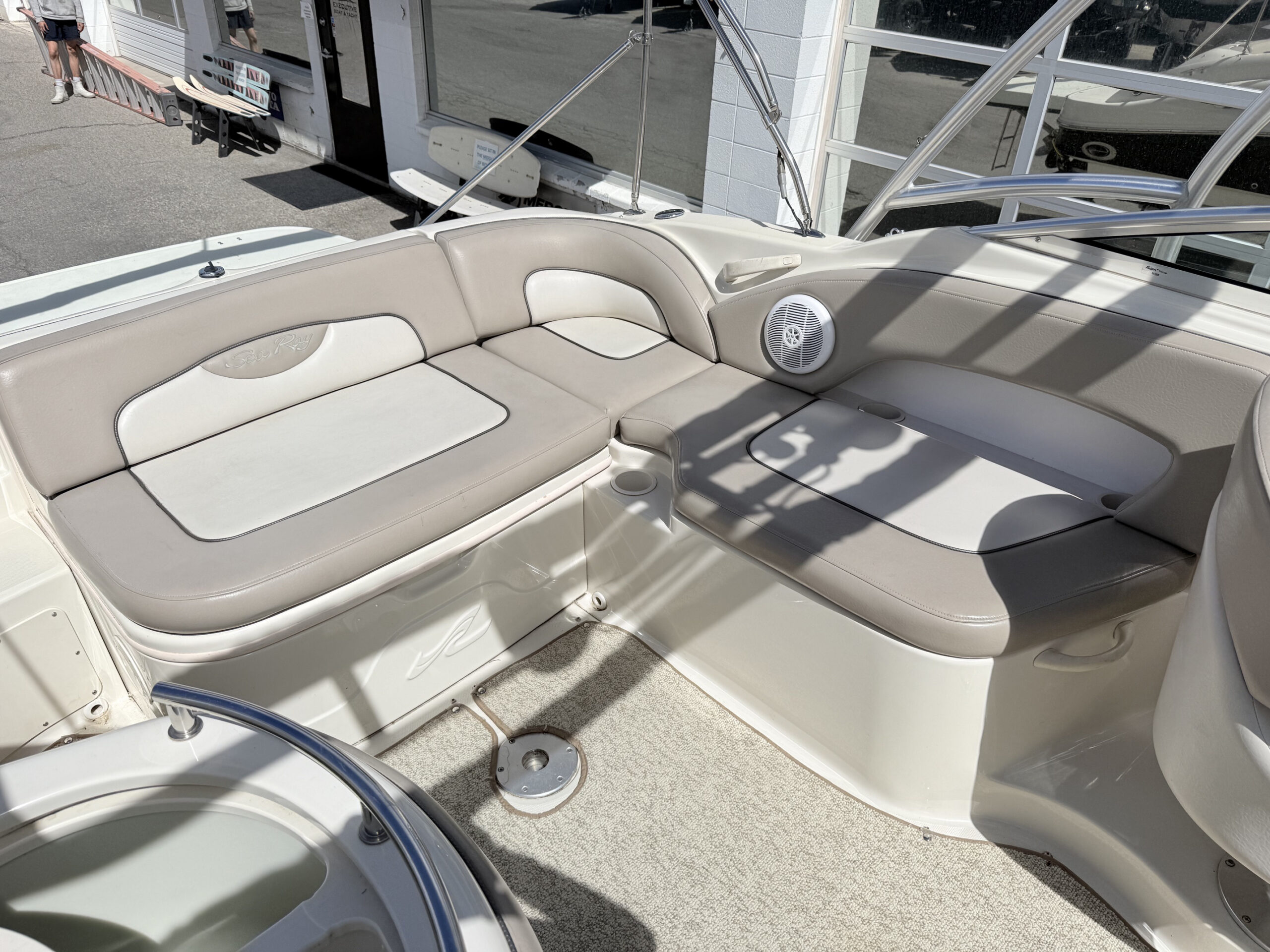 2004 27' Sea Ray "270 Sundeck" Bowrider - Image 28