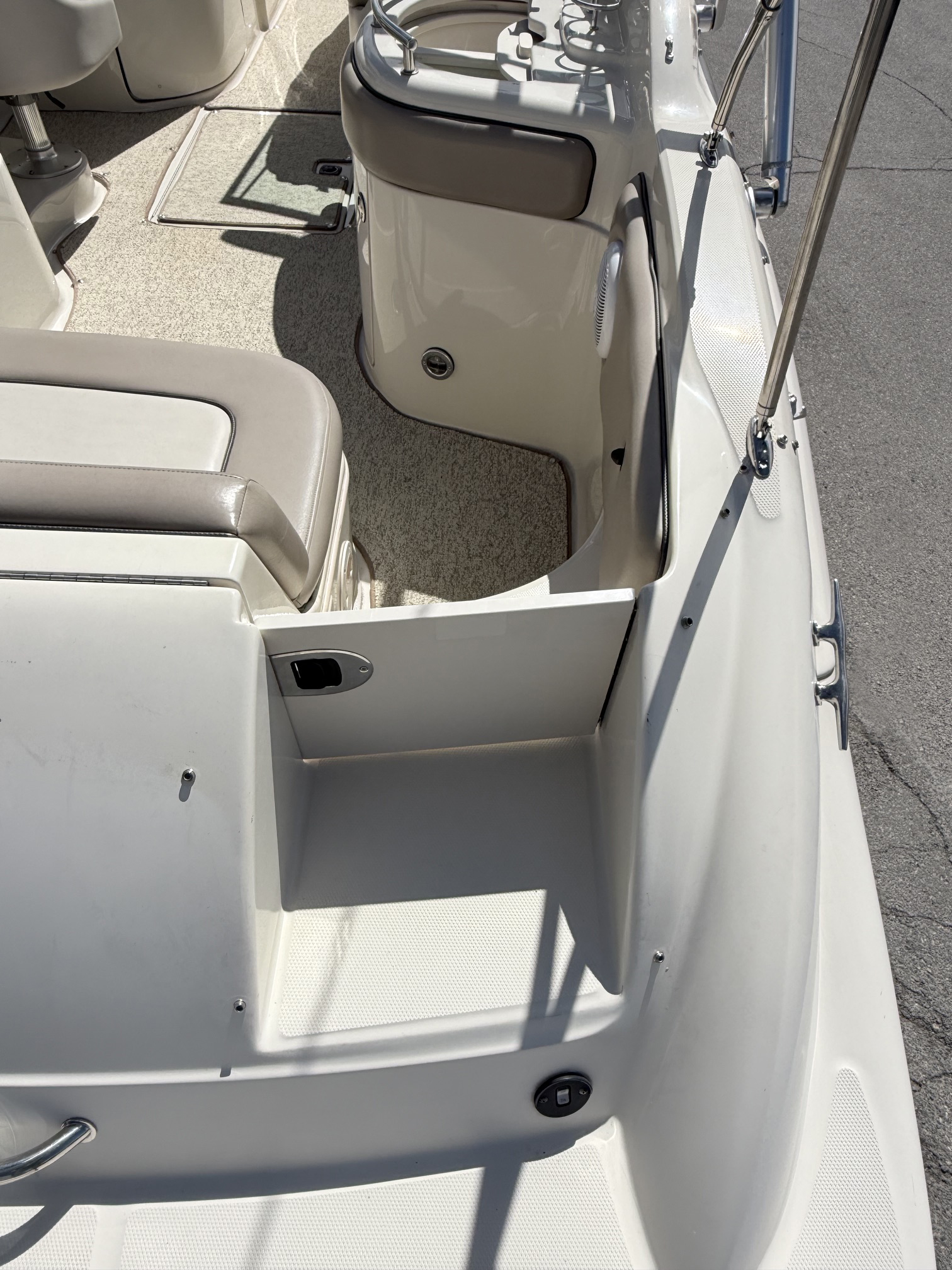 2004 27' Sea Ray "270 Sundeck" Bowrider - Image 37