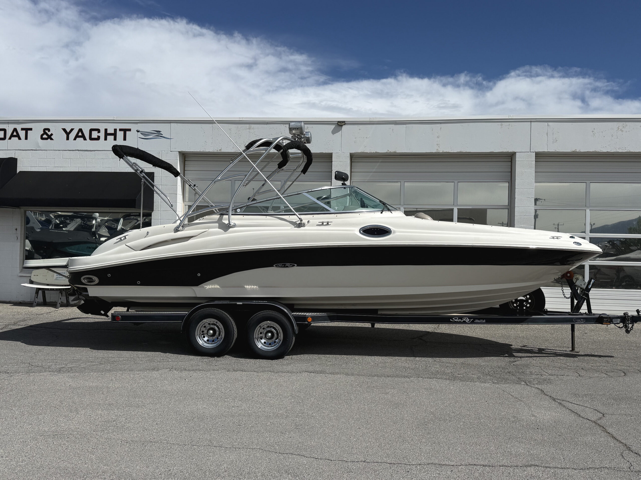2004 27' Sea Ray "270 Sundeck" Bowrider
