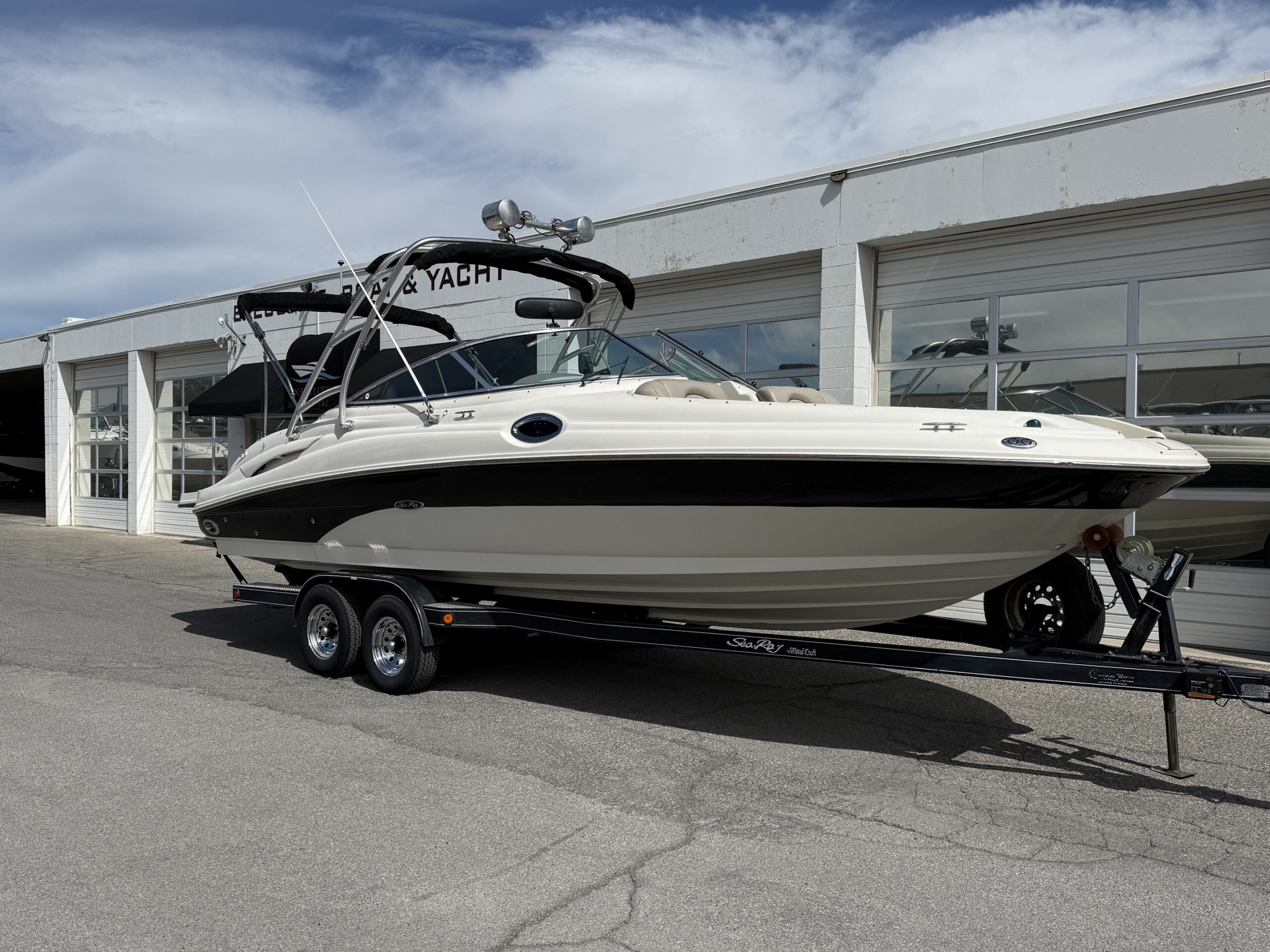 2004 27' Sea Ray "270 Sundeck" Bowrider - Image 2