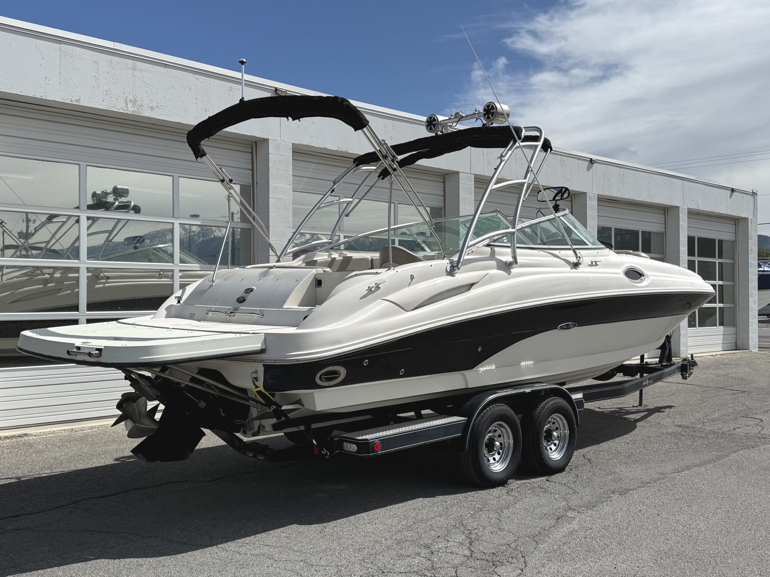 2004 27' Sea Ray "270 Sundeck" Bowrider - Image 3